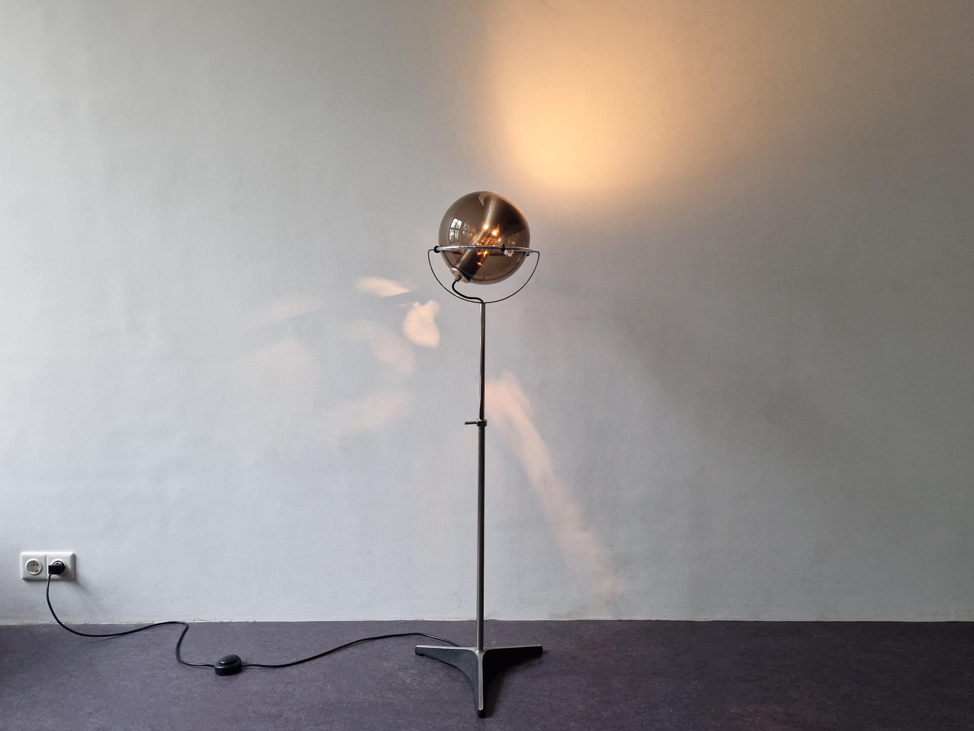 Aluminum Globe D-2000 floor lamp by Frank Ligtelijn for Raak Amsterdam, 1960's For Sale