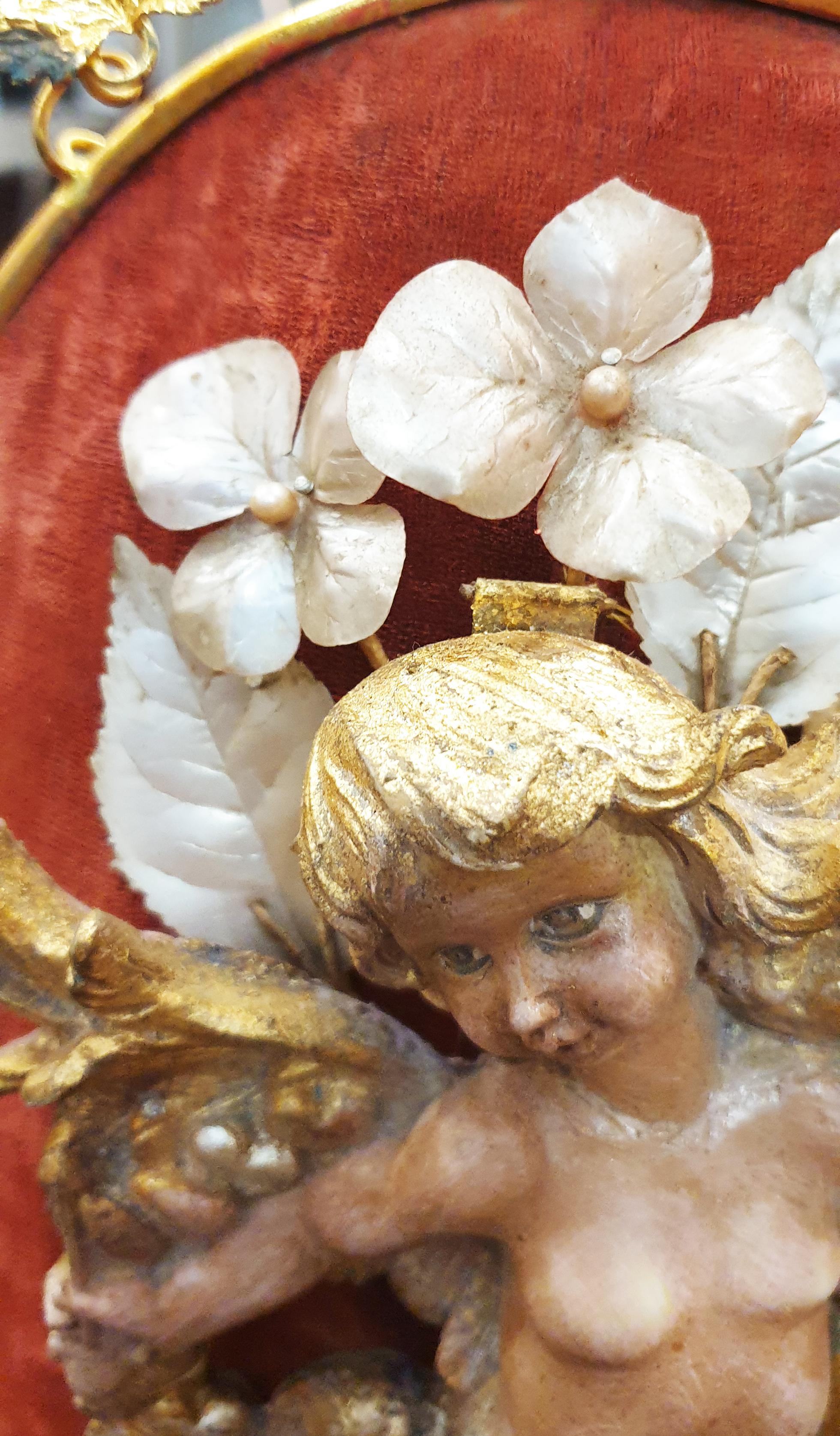 Taille brillant Globe de Mariée, dôme en cristal de mariage 1880s avec ange de l'amour en vente