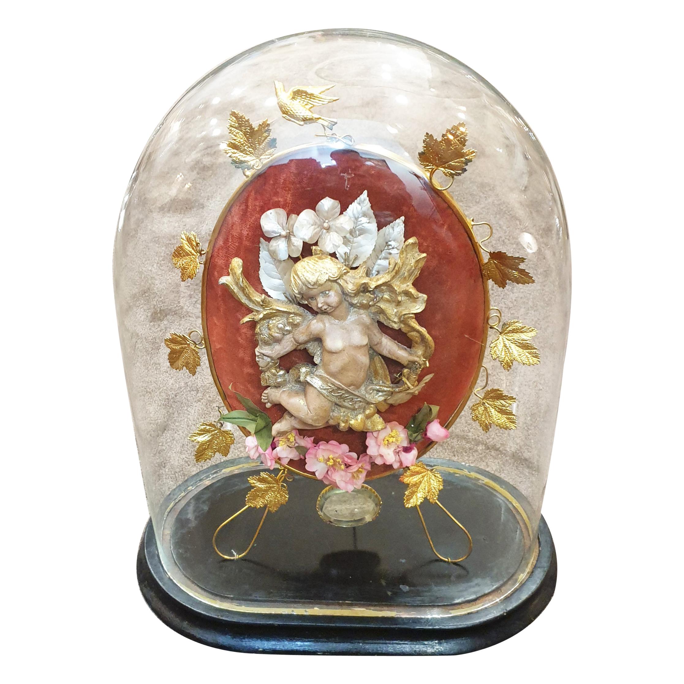 Globe de Mariée, dôme en cristal de mariage 1880s avec ange de l'amour en vente