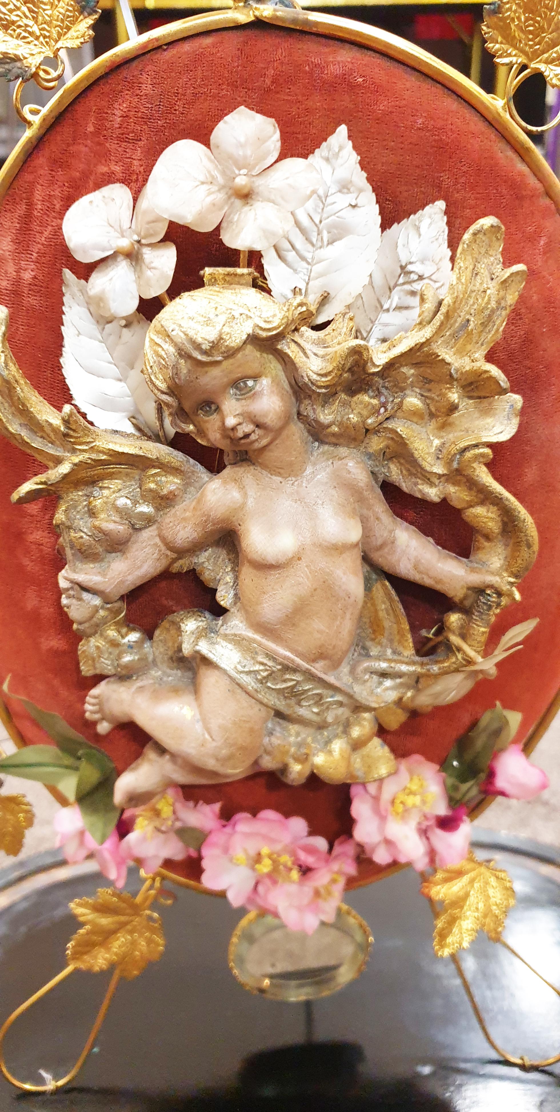  1880´s An antique French Wedding Globe or Globe de Mariée
Made for a Spanish client because it has a love angel with AMOR on it side.
These are the most special display pieces for a married couple to mark the occasion of their wedding and life