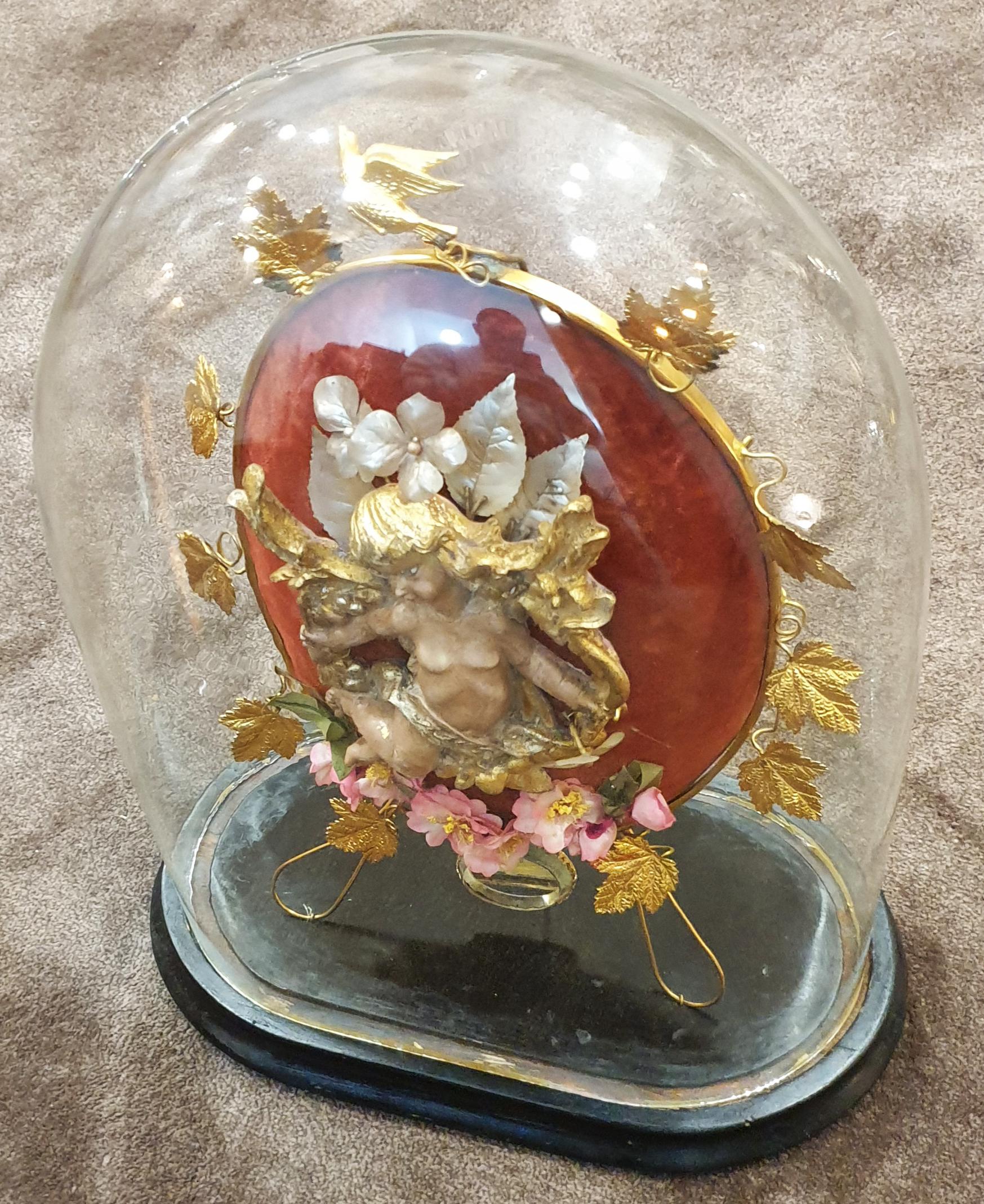 Globe De Mariée, Marriage Crystal Dome 1880s with Love Angel In Good Condition In Bilbao, ES