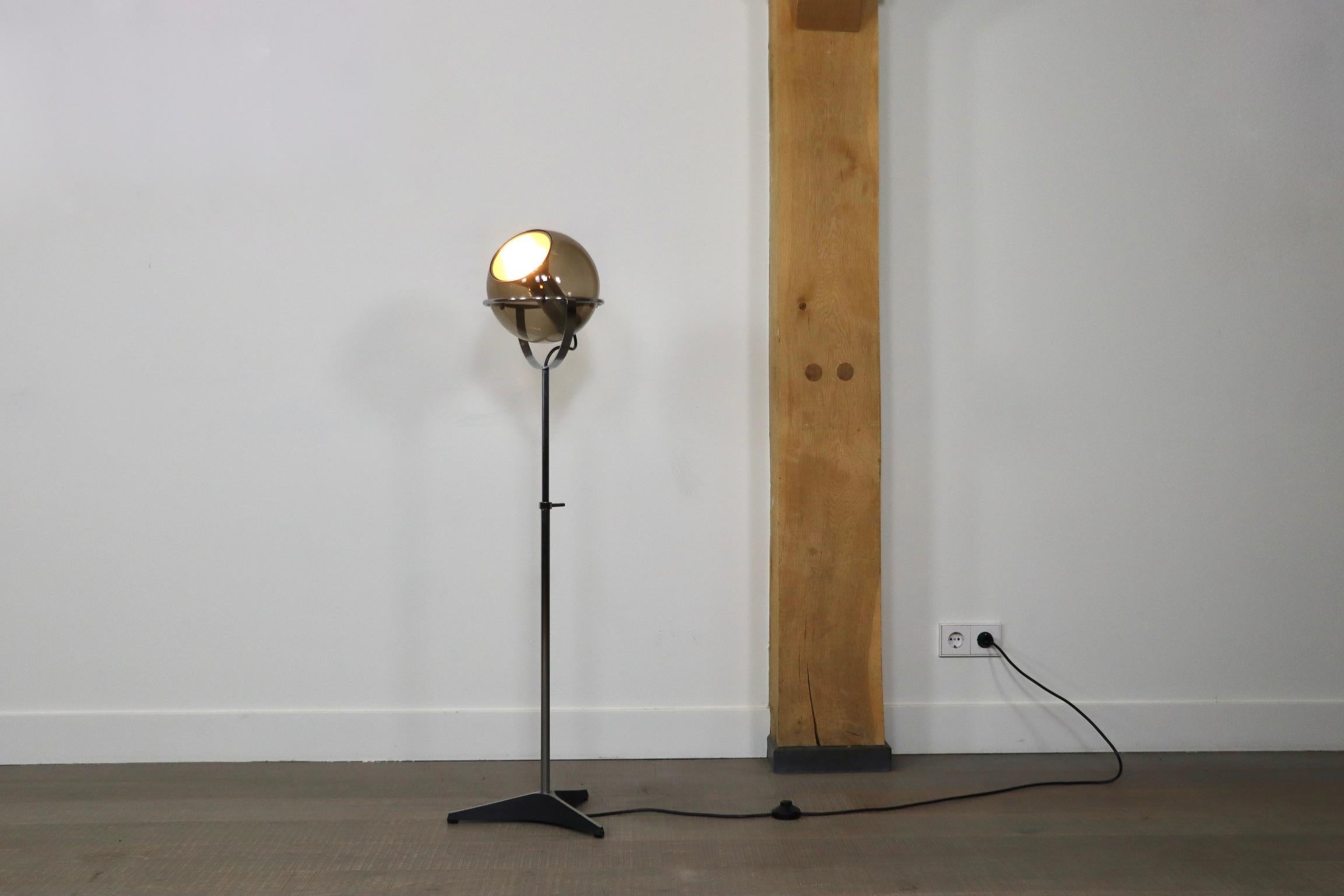 Globe Floor Lamp by Frank Ligtelijn for RAAK Amsterdam, 1960s For Sale 3