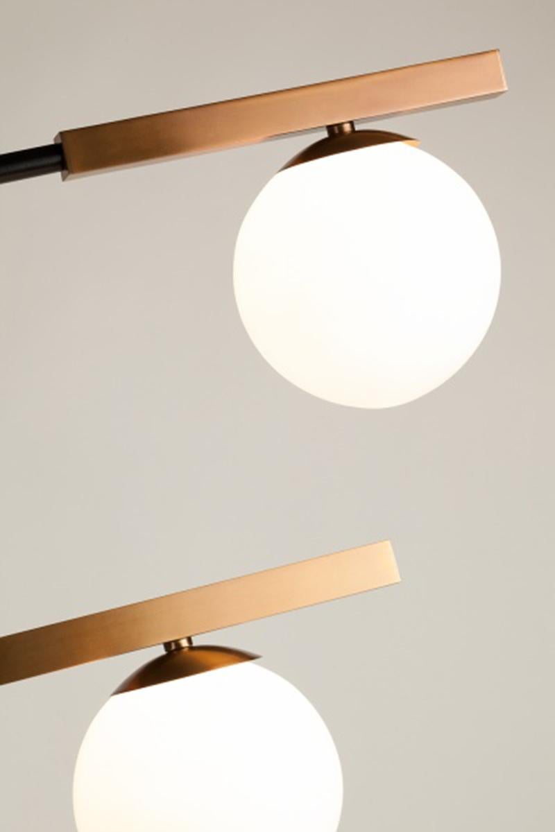 Portugais Lampadaire globe en vente
