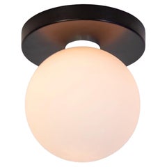 Globe Flush Mount by Research.Lighting, Negro, Globo de cristal de 5in, En Stock