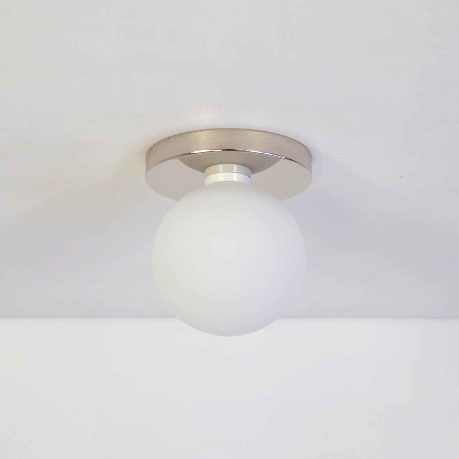 Plaqué Globe encastré par Research, en nickel, verre de 5 pouces, fabriqué sur commande en vente