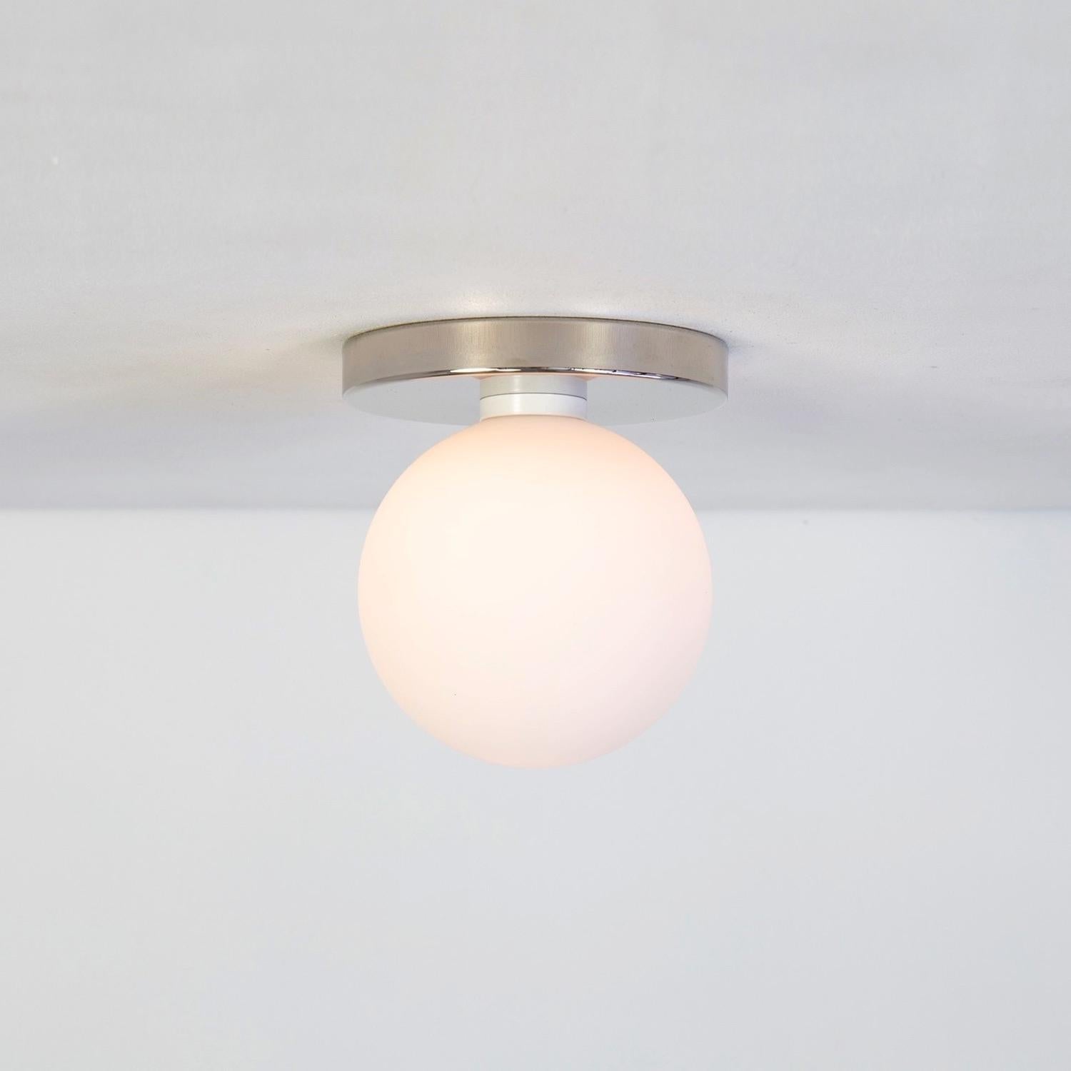 XXIe siècle et contemporain Globe encastré par Research, en nickel, verre de 5 pouces, fabriqué sur commande en vente