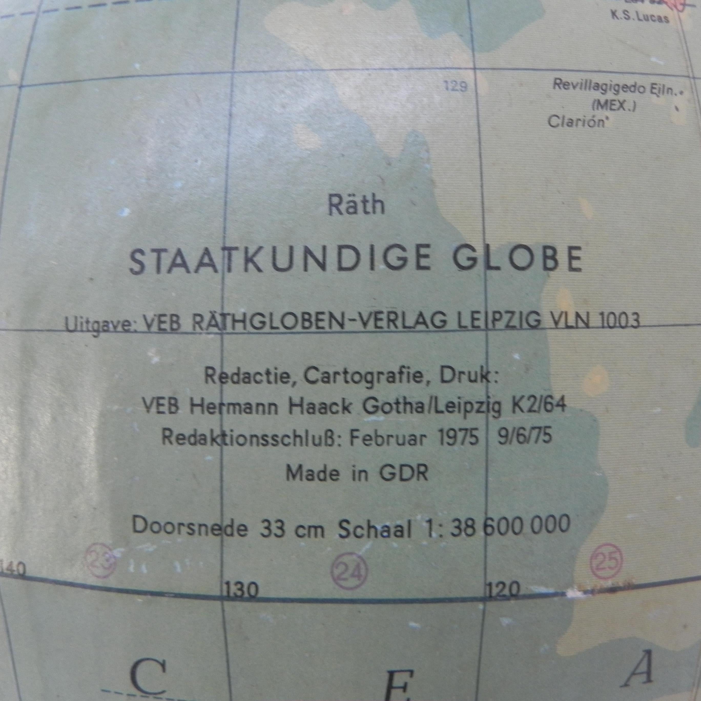 Mid-20th Century Globe, globe SVH, scale 1 to 38500000 For Sale