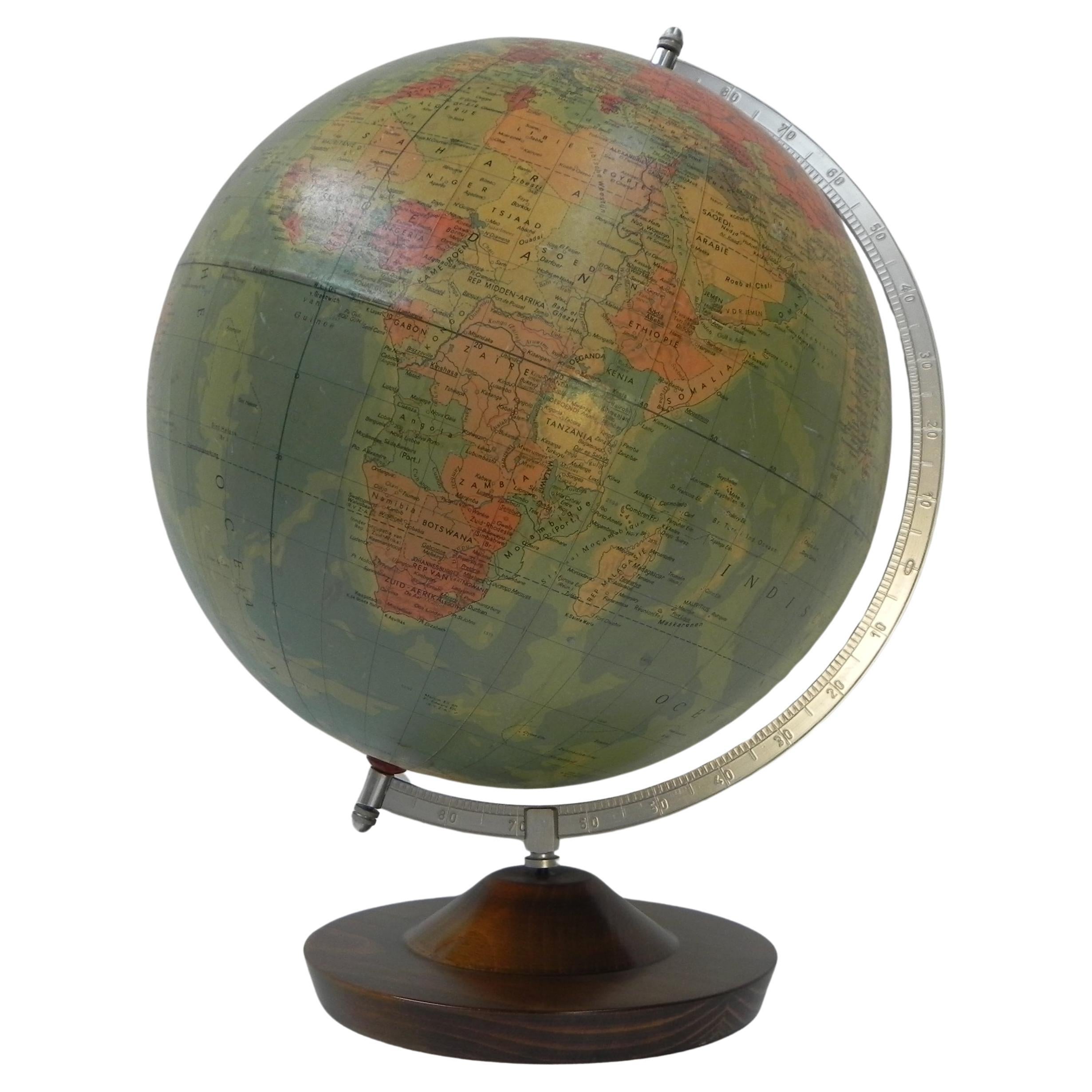 Globe, globe SVH, scale 1 to 38500000 For Sale