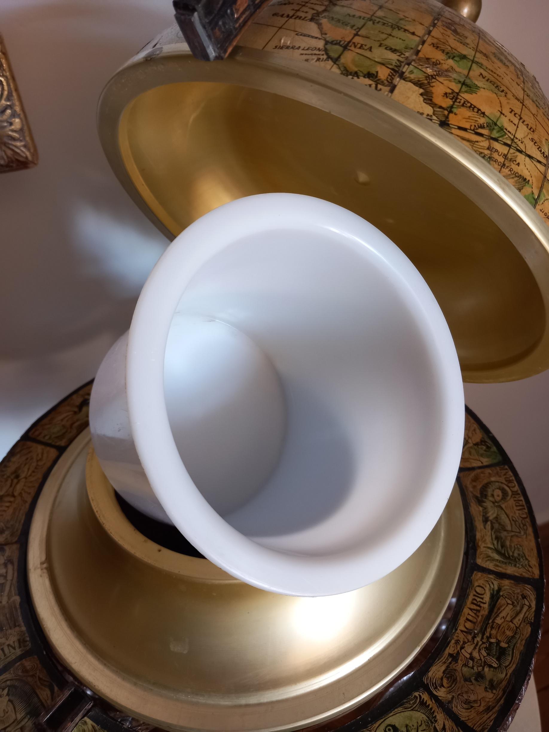 Globo  Terra , Secchiello per il ghiaccio  Dimensioni grandi, metà del 20° secolo, 42 cm in vendita 2