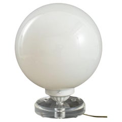 Lampe globe sur base en lucite, années 1980