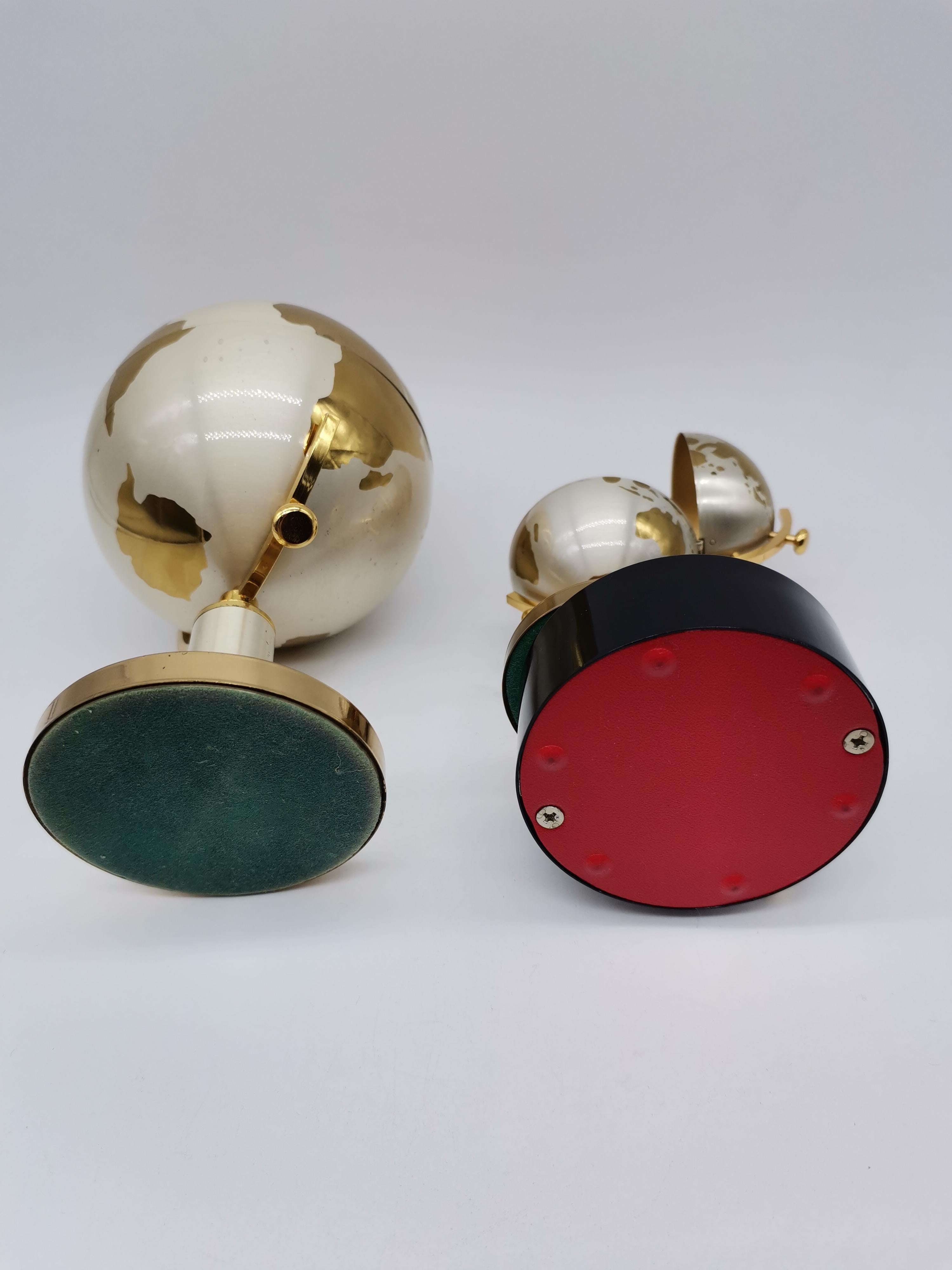Globe Lighter and Cigarette Holder, Metal In Good Condition In Vienna, AT