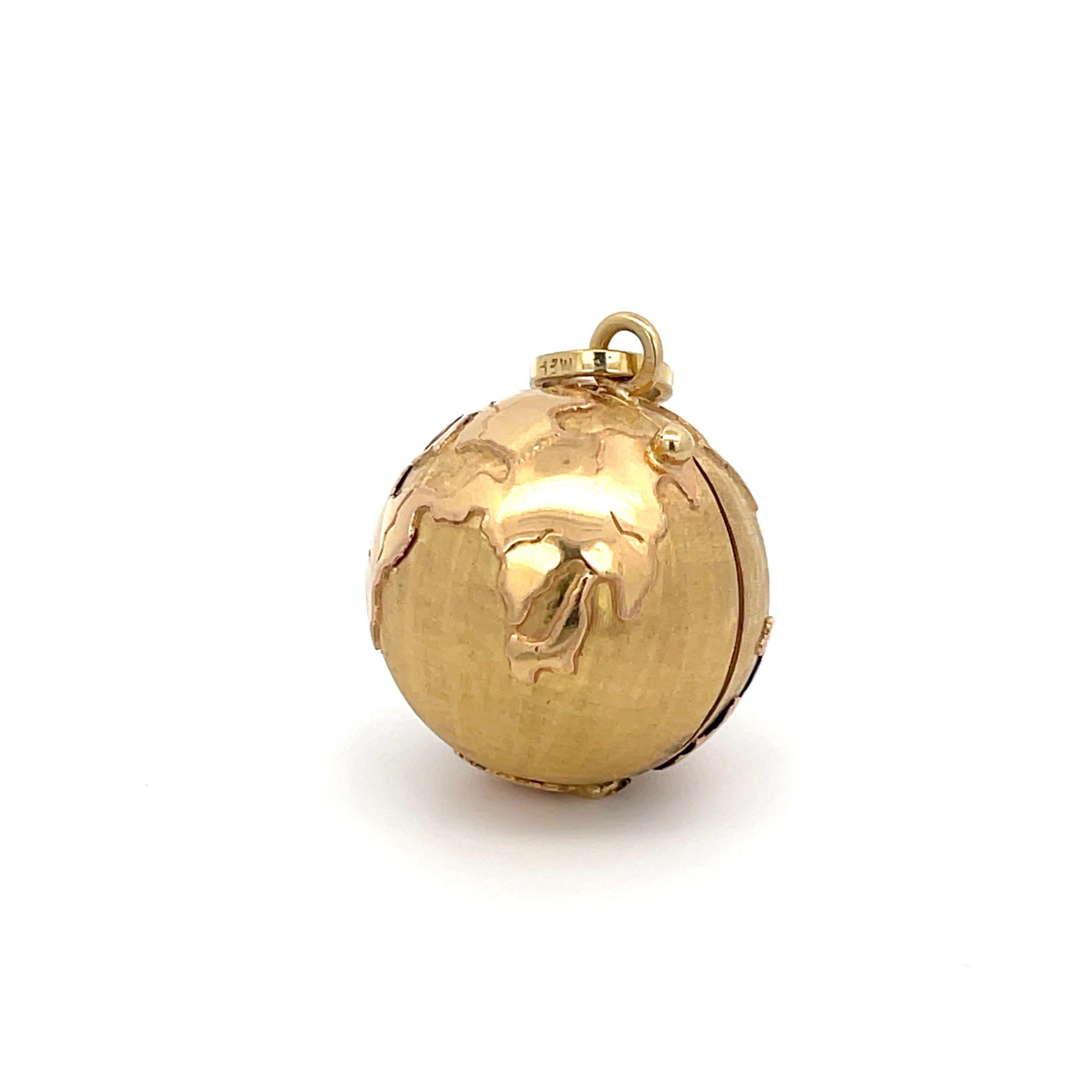 Women's or Men's Globe Locket 18k Yellow Gold For Sale