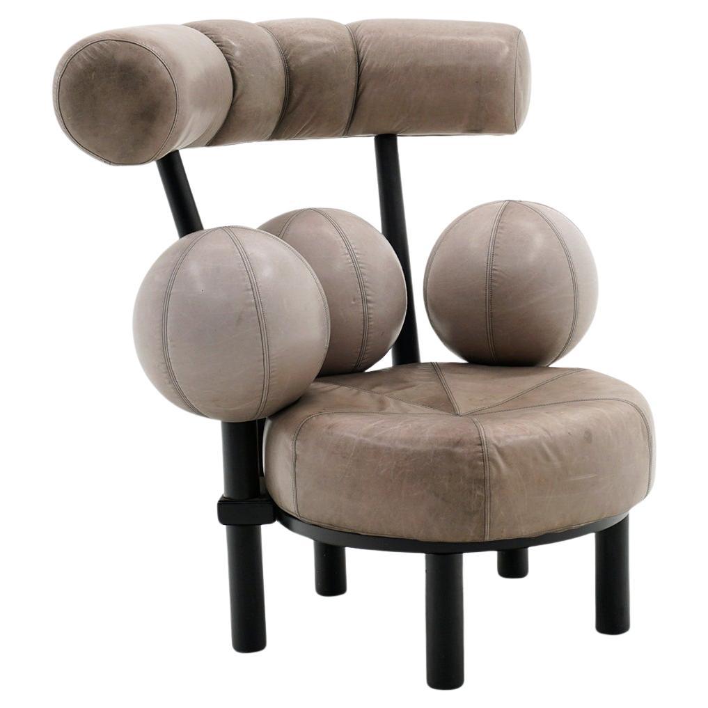 Silla Globe Lounge de Peter Obsvik, Noruega, años 80. Cuero gris claro.  Firmado en venta