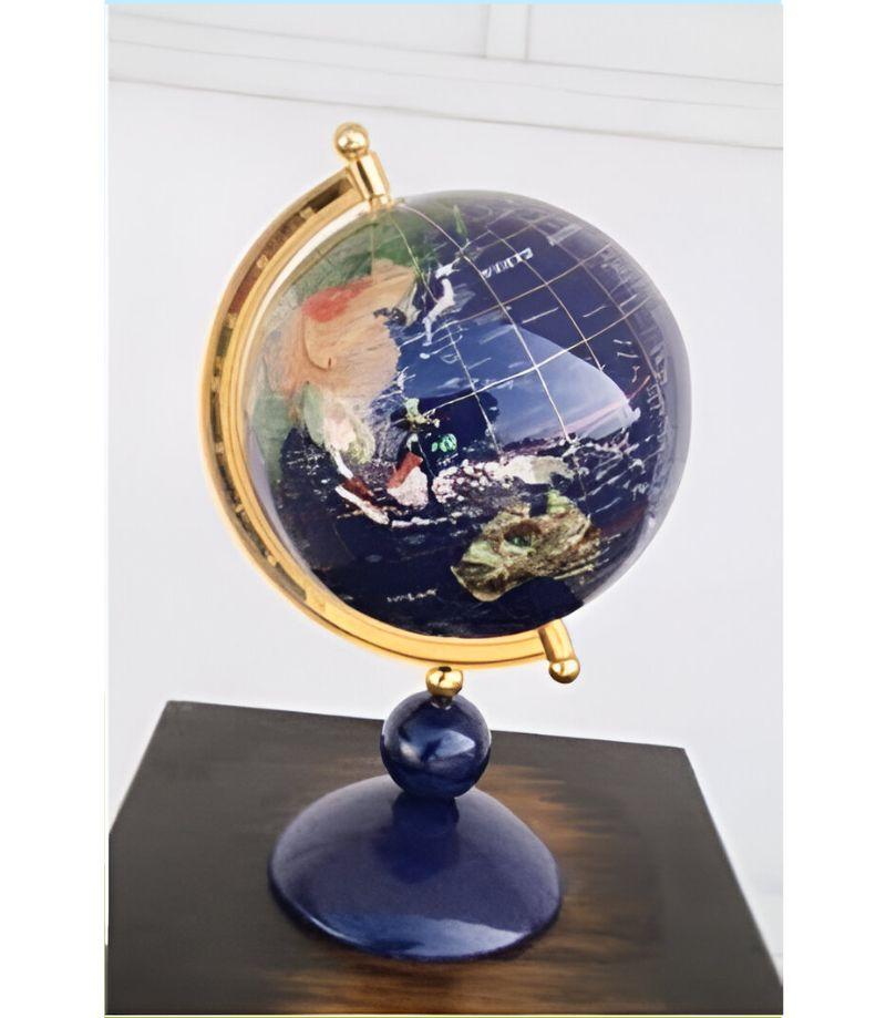 XX secolo Globo del mondo in pietra semipreziosa in vendita