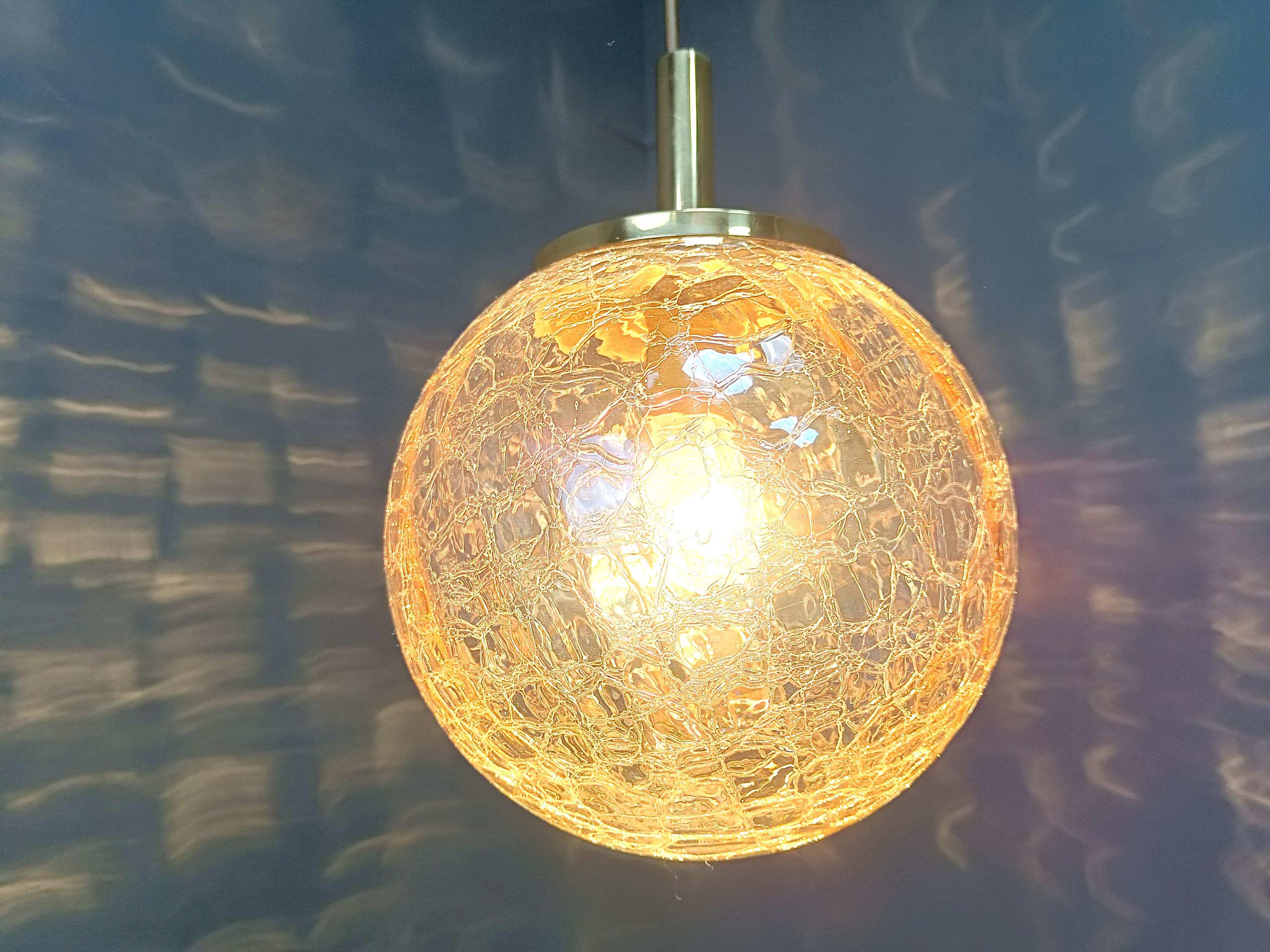 Tedesco Lampada a sospensione Globe di Glashutte Limburg, anni '60 in vendita