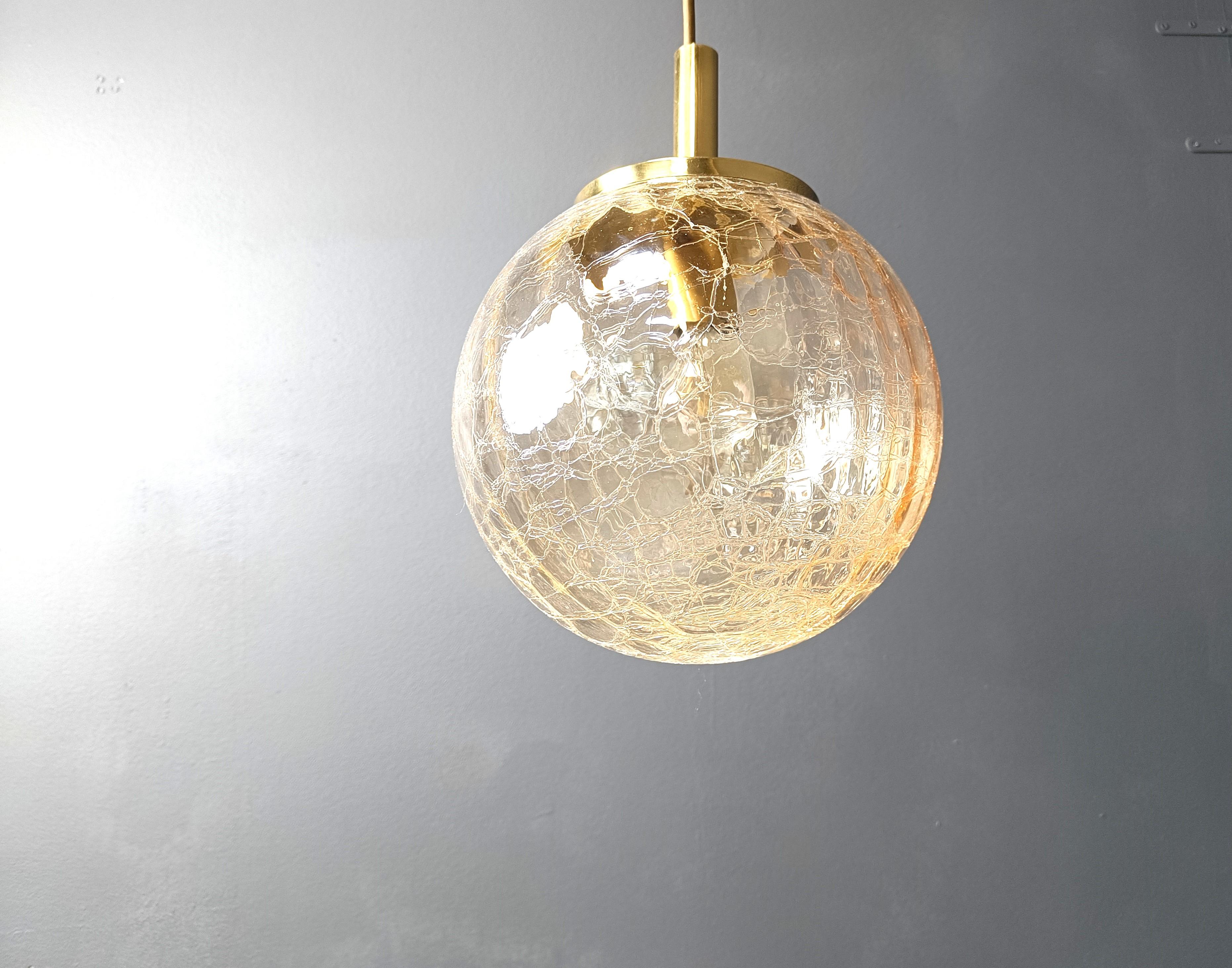 Lampada a sospensione Globe di Glashutte Limburg, anni '60 in vendita 1
