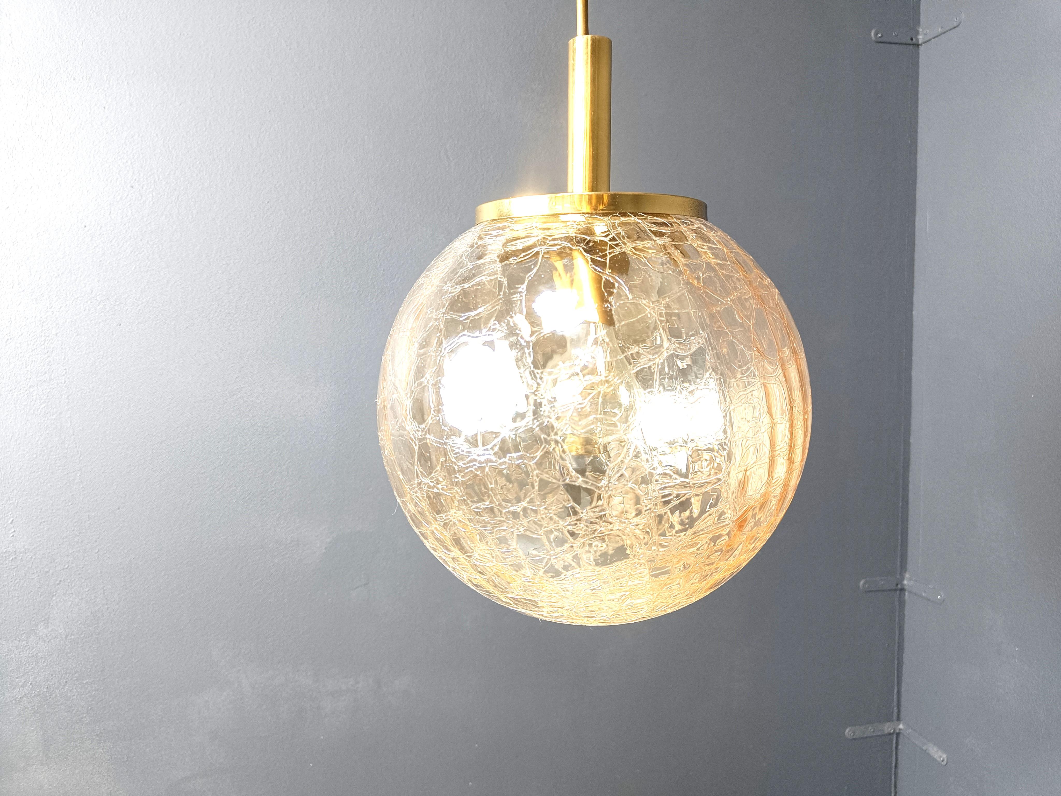 Lampada a sospensione Globe di Glashutte Limburg, anni '60 in vendita 2