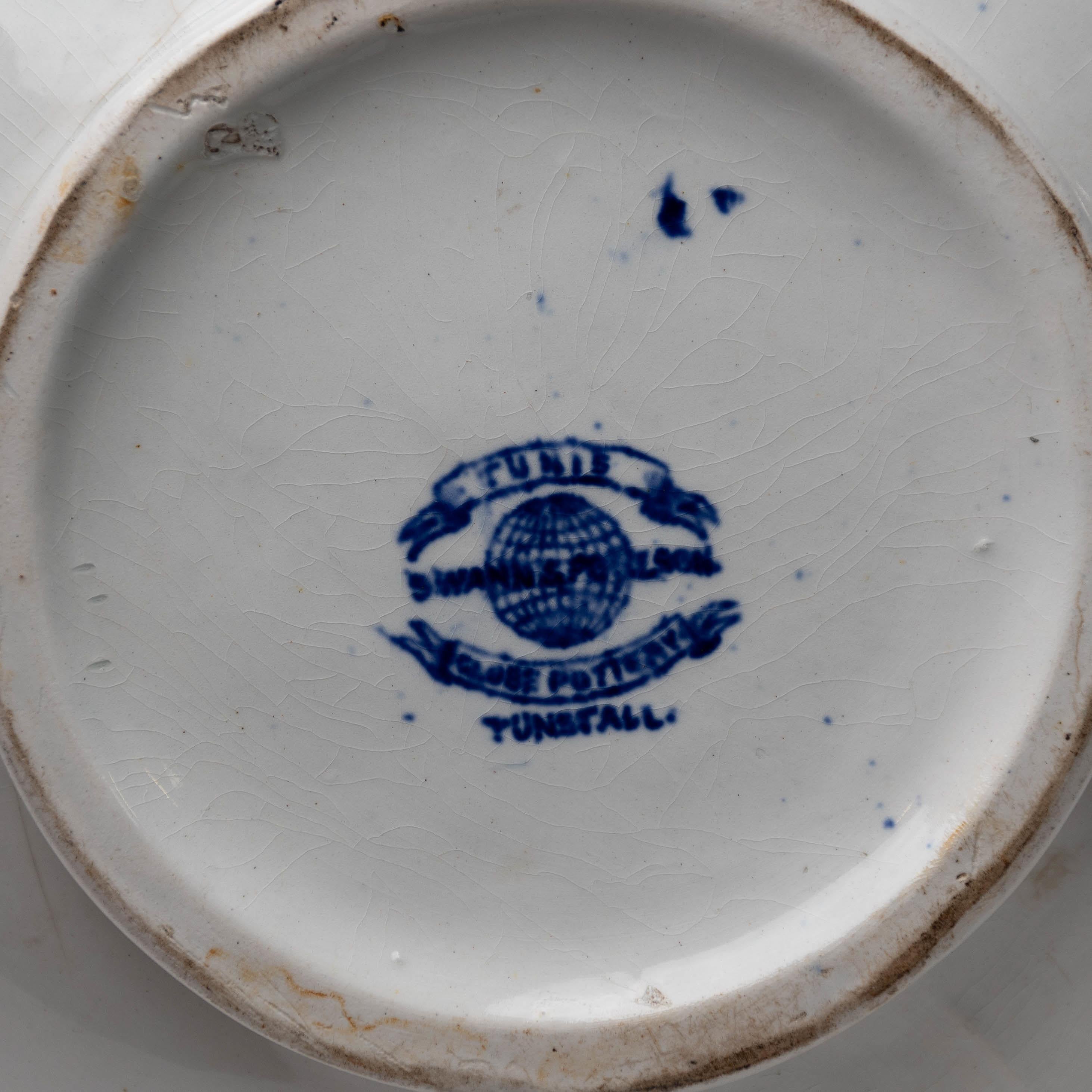 Globe Pottery. Design/One. Una grande brocca blu e bianca dell'Aesthetic Movement in vendita 9