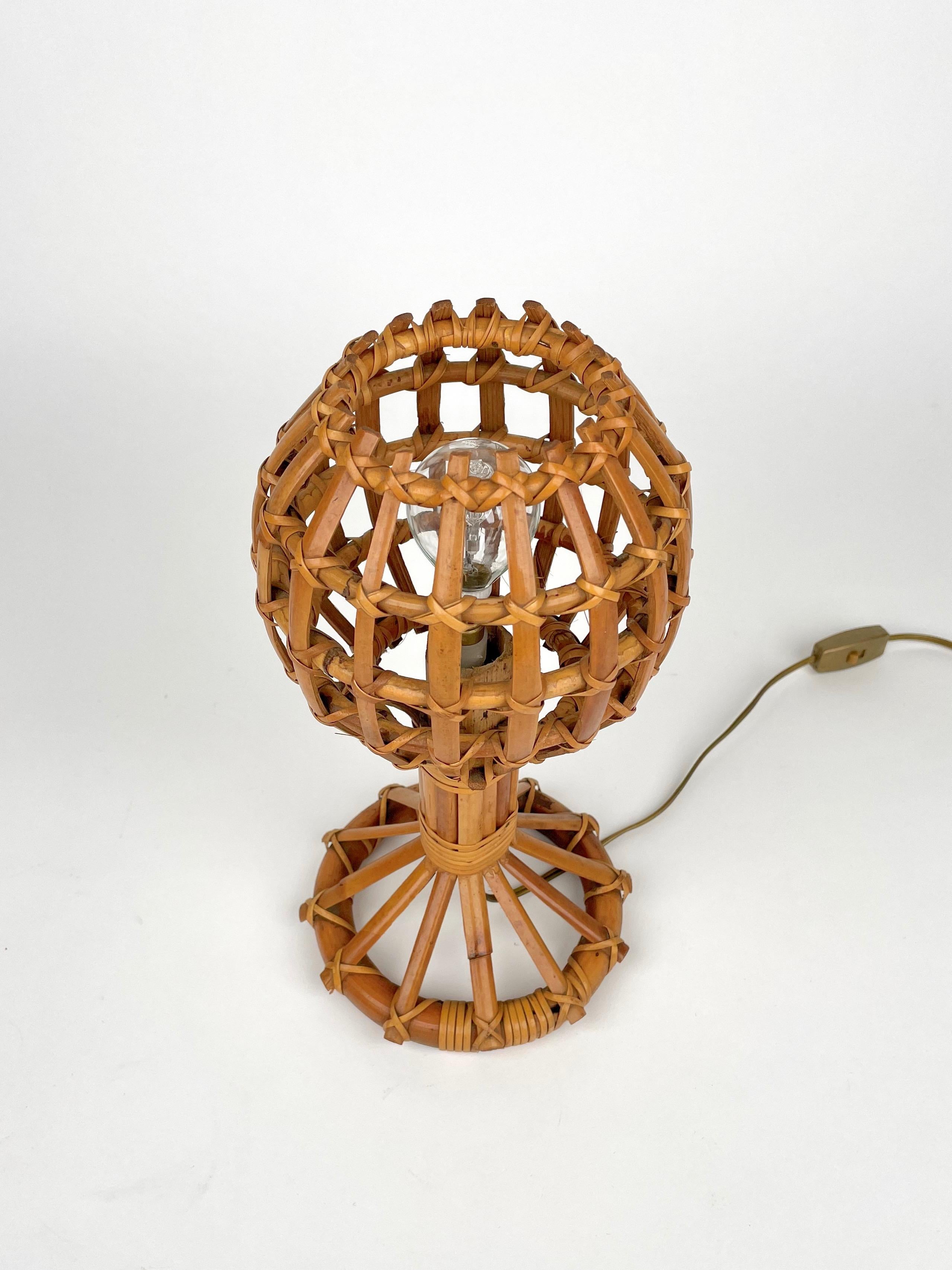 Globe Rattan Table Lamp Louis Sognot Style, France, 1960s In Good Condition For Sale In Rome, IT
