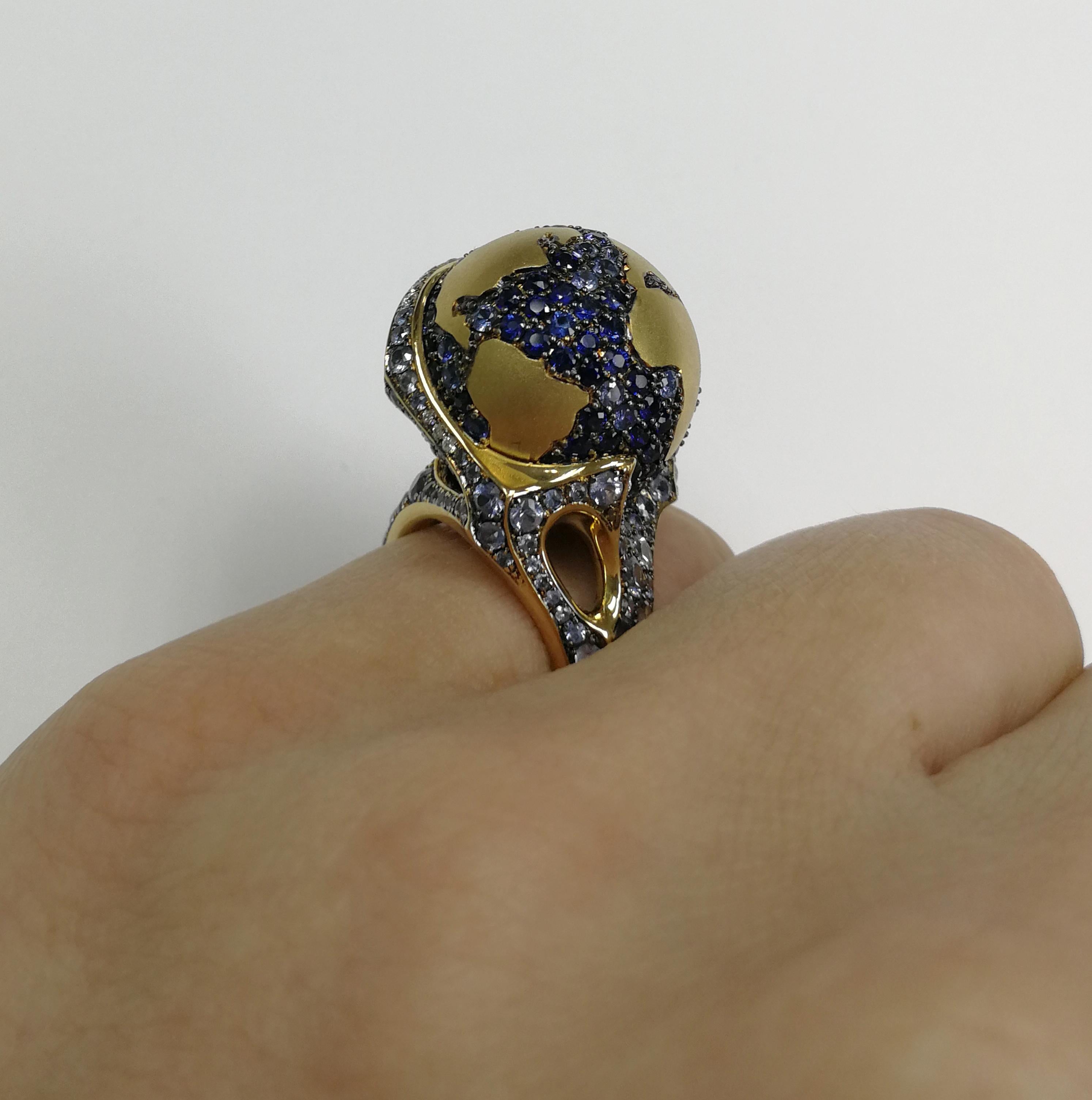 Globe Ring Diamonds Sapphire 18 Karat Yellow Gold For Sale 1