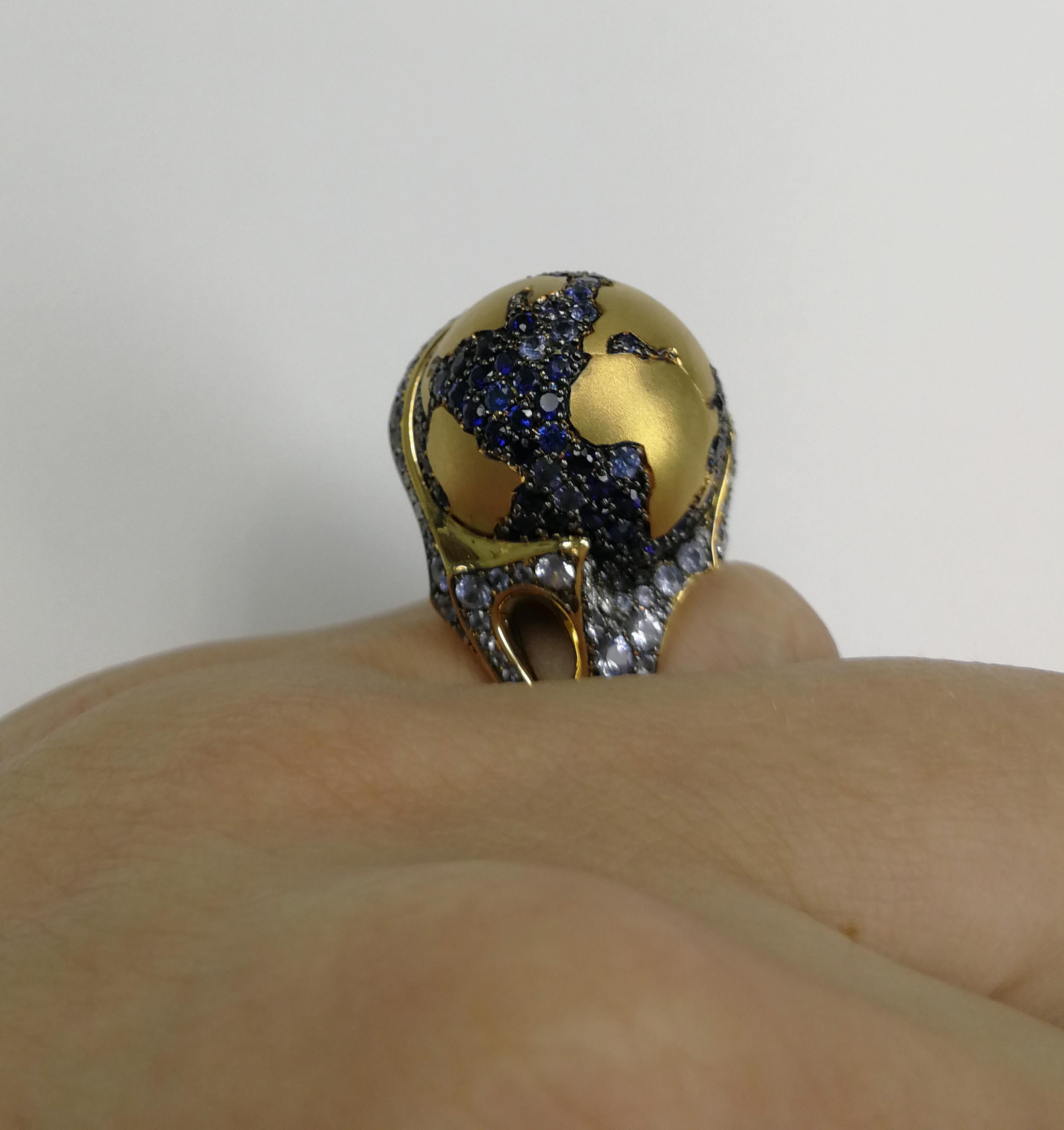 Globe Ring Diamonds Sapphire 18 Karat Yellow Gold For Sale 2