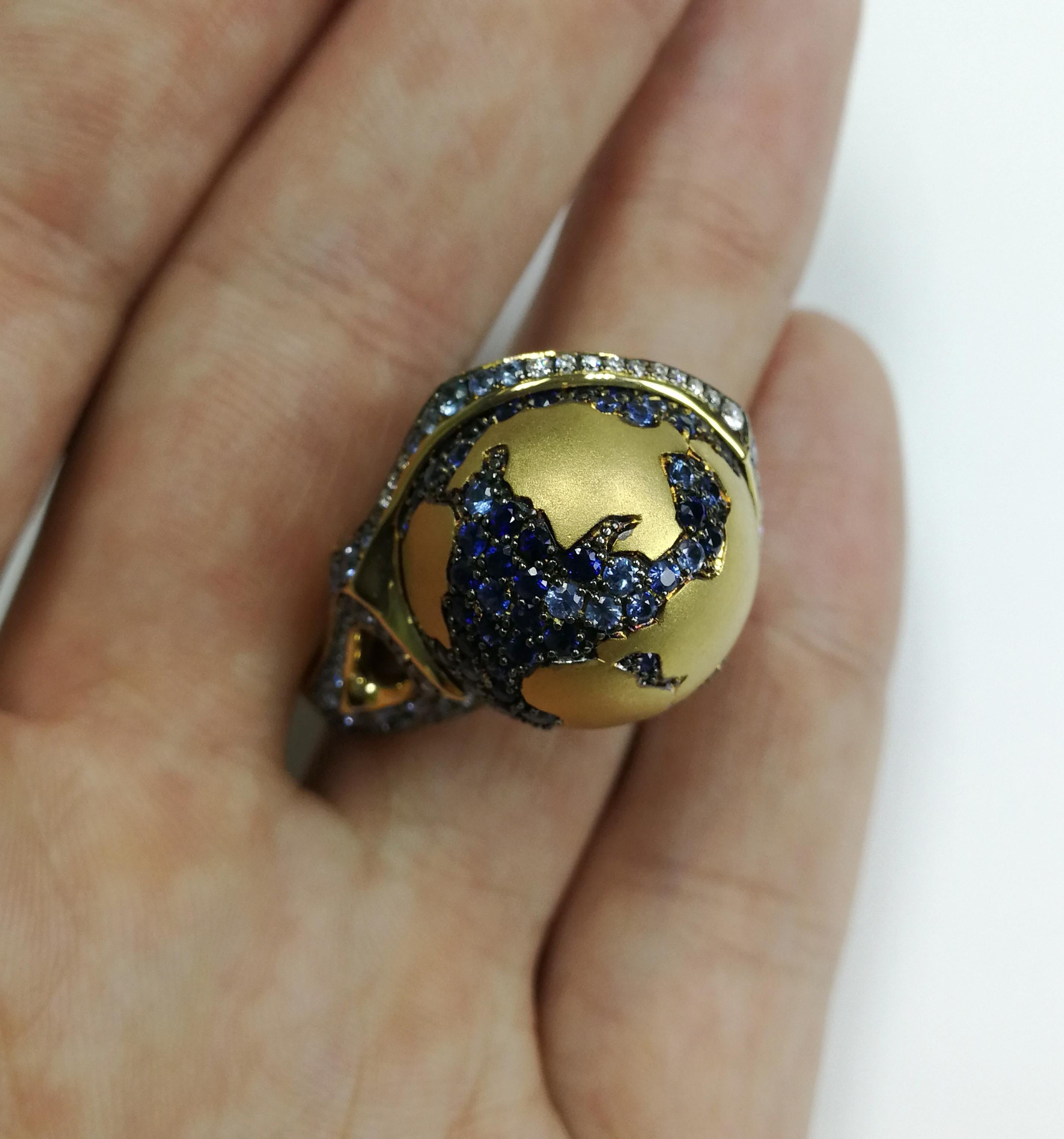 Globe Ring Diamanten Saphir 18 Karat Gelbgold im Zustand „Neu“ im Angebot in Bangkok, TH