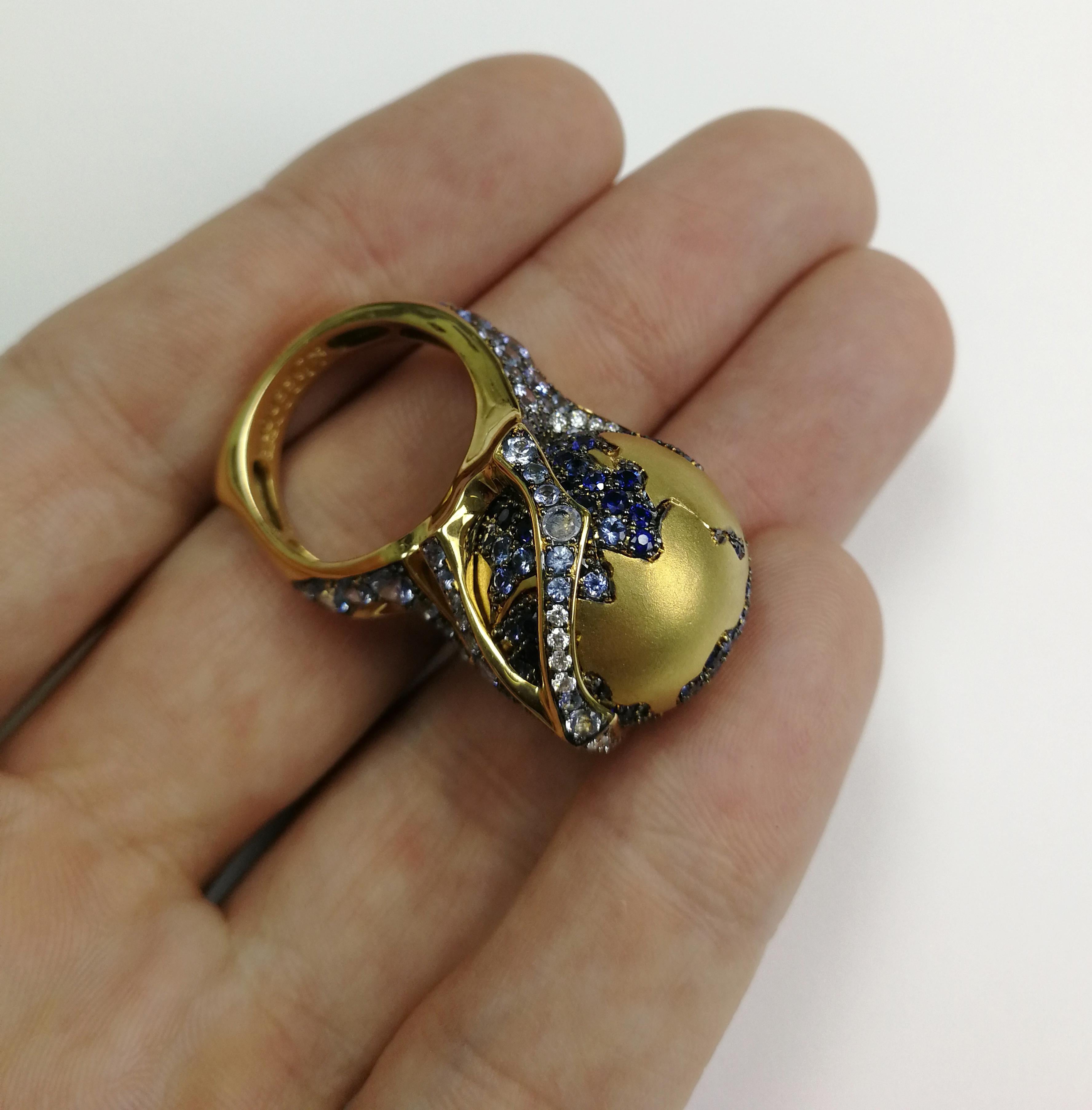 Round Cut Globe Ring Diamonds Sapphire 18 Karat Yellow Gold For Sale