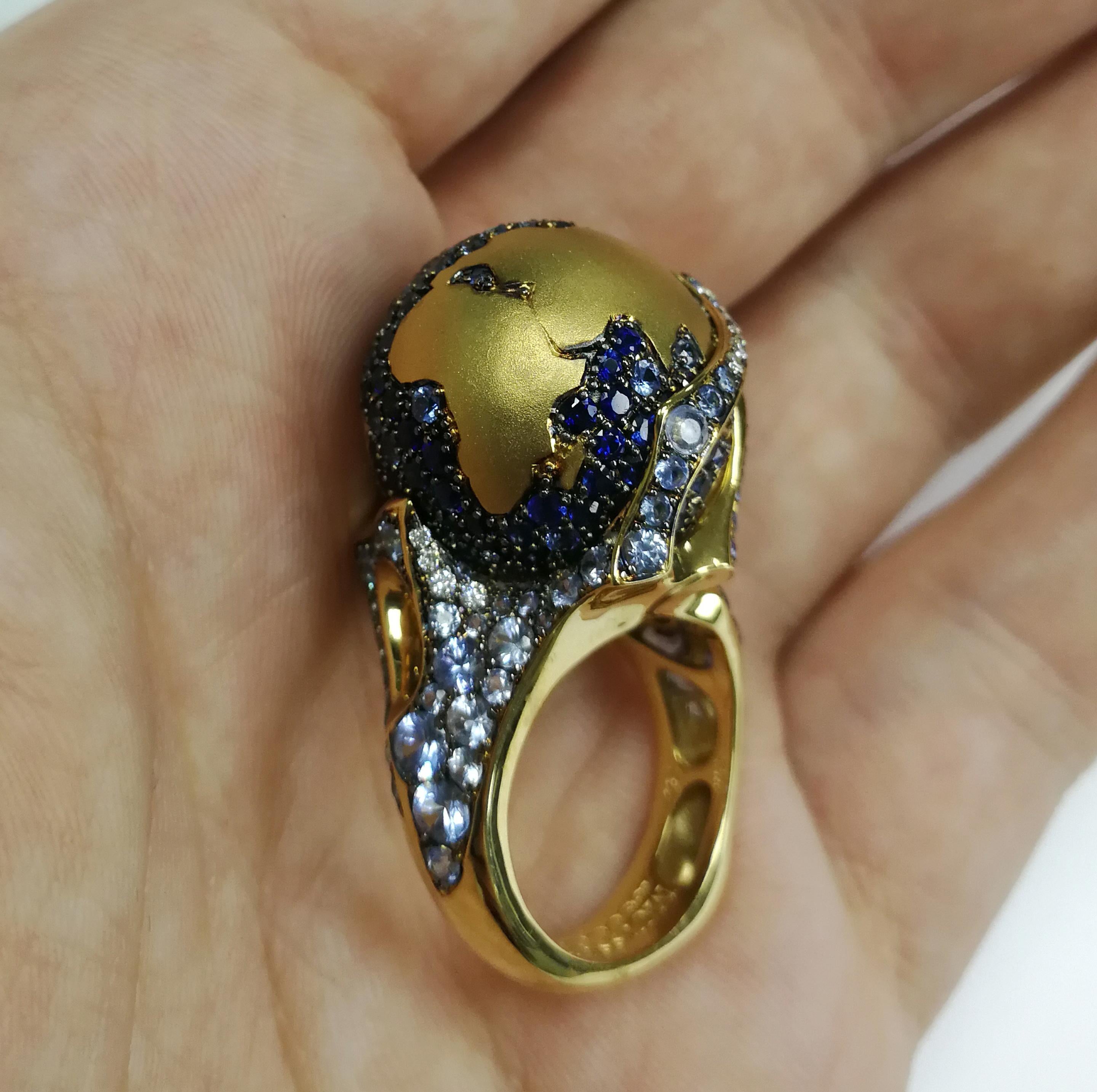 Globe Ring Diamonds Sapphire 18 Karat Yellow Gold In New Condition For Sale In Bangkok, TH