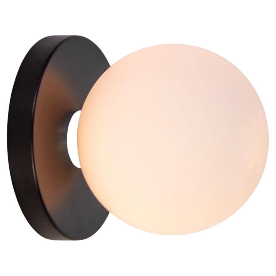 Globe-Wandleuchter von Research. Beleuchtung, schwarz, 5in-Glaskugel, auf Bestellung gefertigt