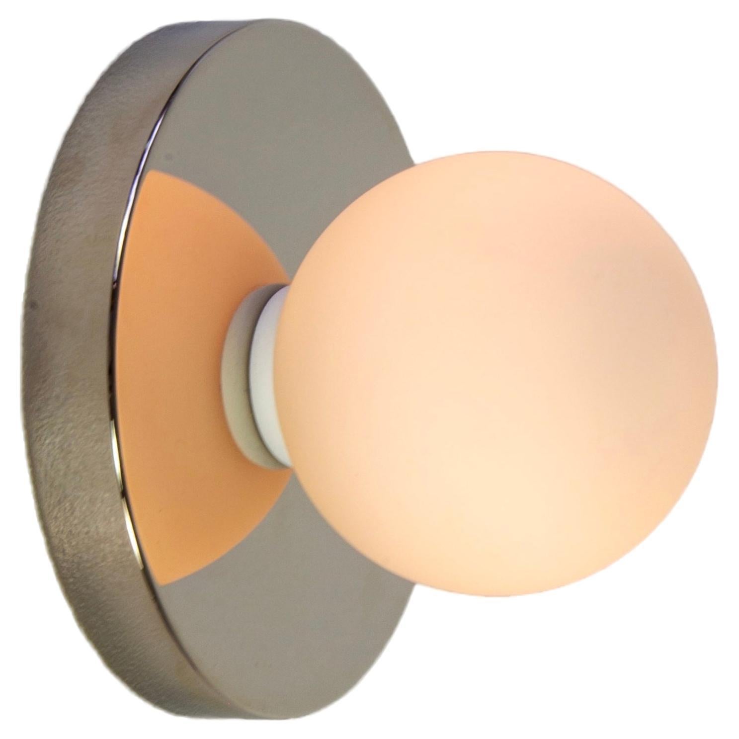 Globe Sconce di Research.Lighting, nichel lucido, vetro da 3 pollici, In magazzino