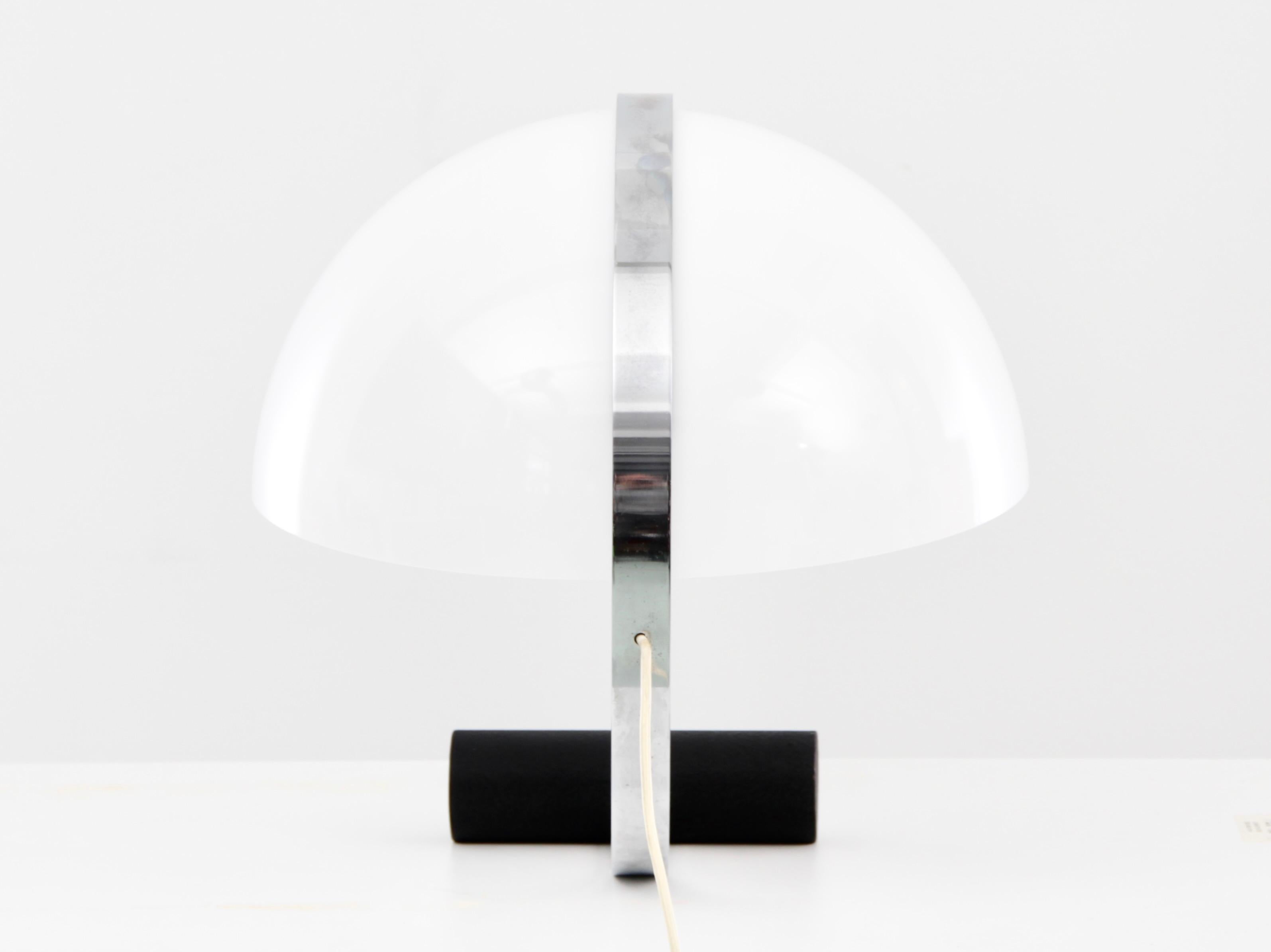 Italian Globe Shaped Plexiglass Table Lamp by Stilnovo for Artimeta For Sale