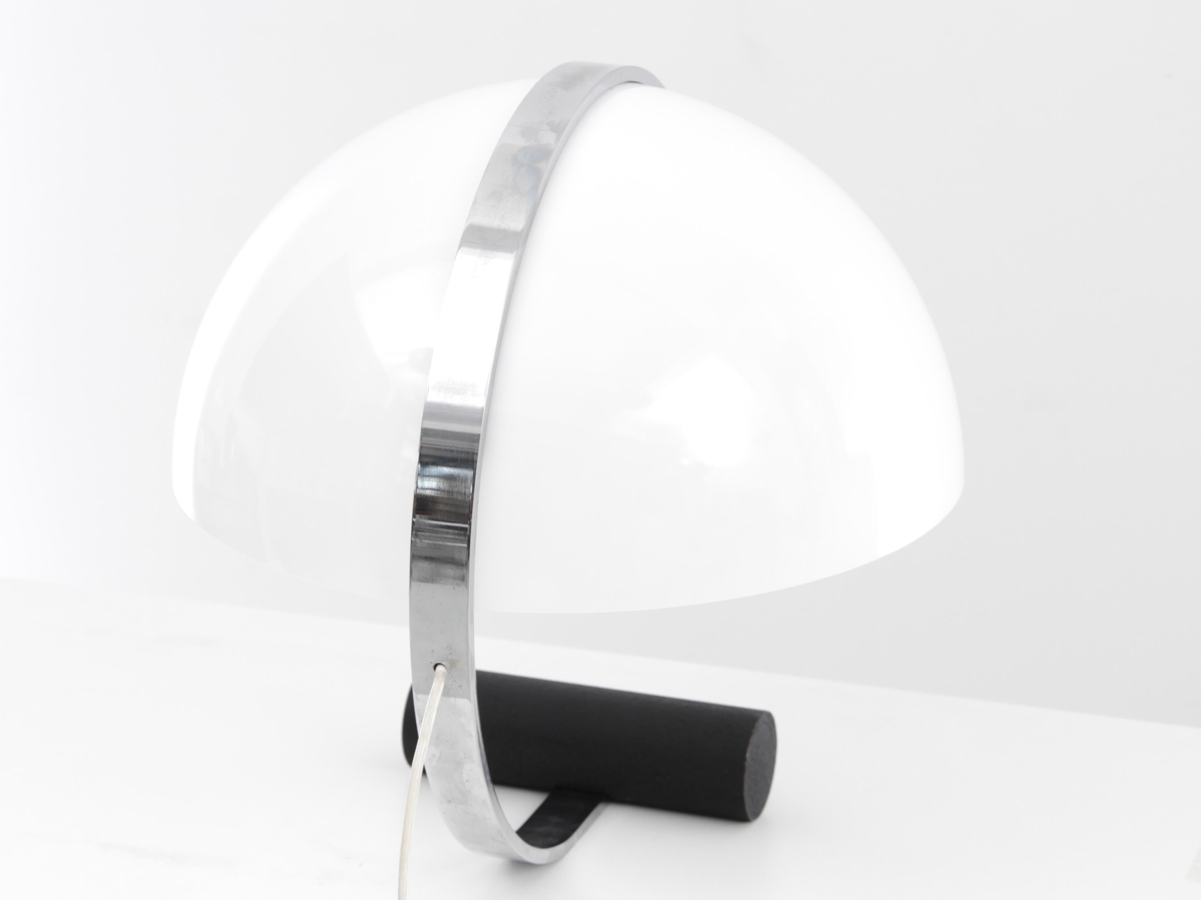 Globe Shaped Plexiglass Table Lamp by Stilnovo for Artimeta For Sale 1