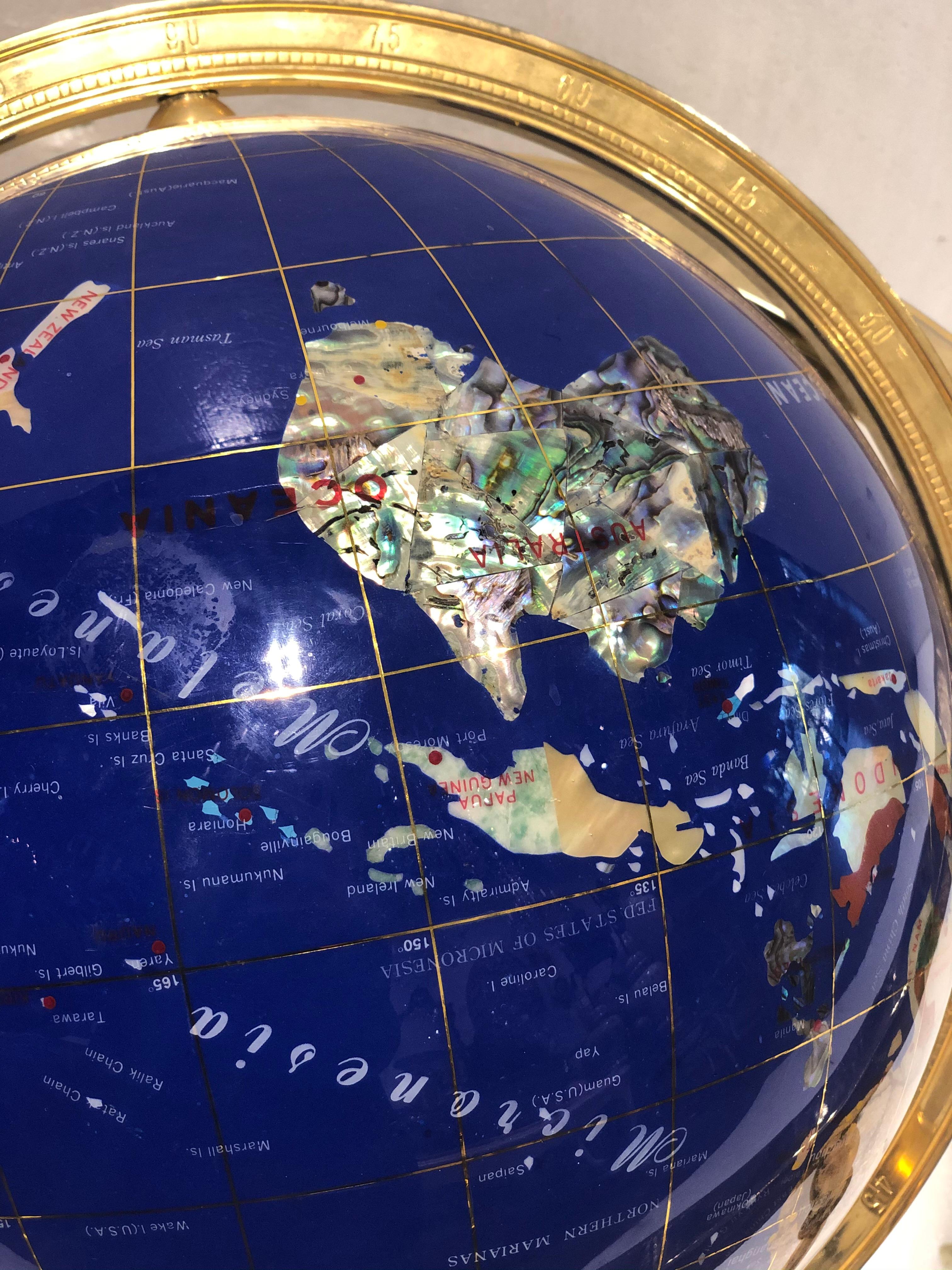 Globe, massiver drehbarer Messingrahmen mit sich drehbarem Globus (Vergoldet) im Angebot