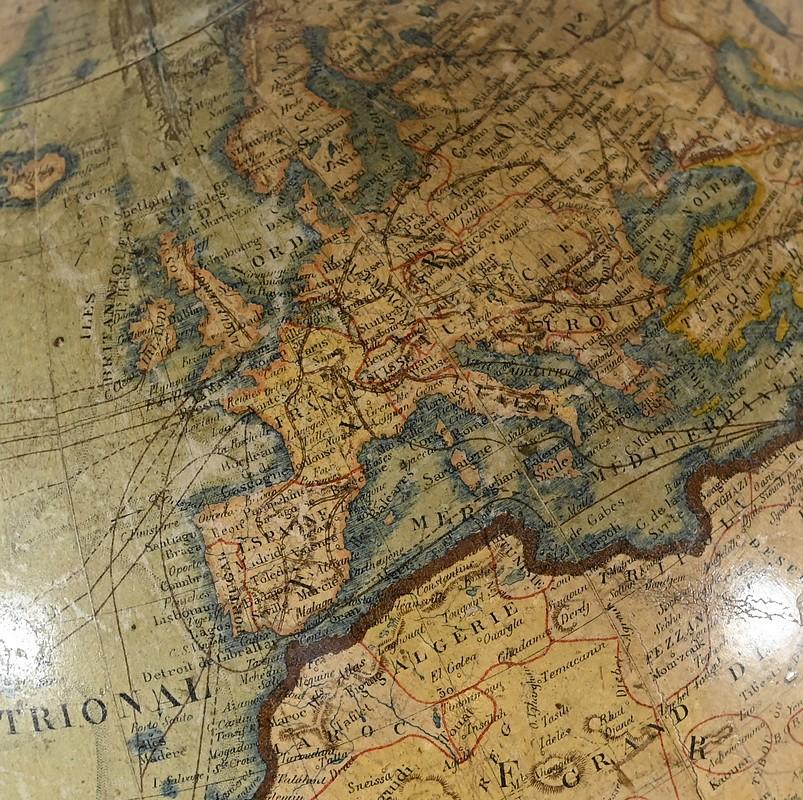 Fer Globe terrestre en papier lithographié et fonte, J.Lebègue & Cie - Fin 19 en vente