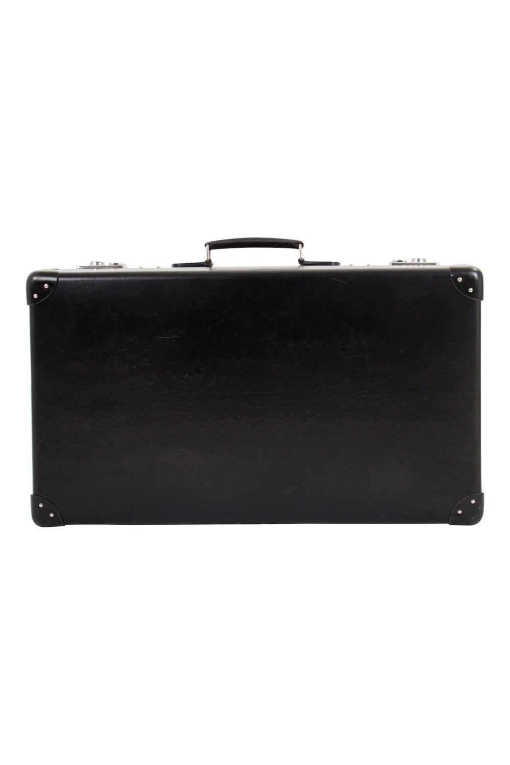 Globe-Trotter Black Plastic and Leather Original 26 Suitcase Luggage In Good Condition In Dubai, Al Qouz 2