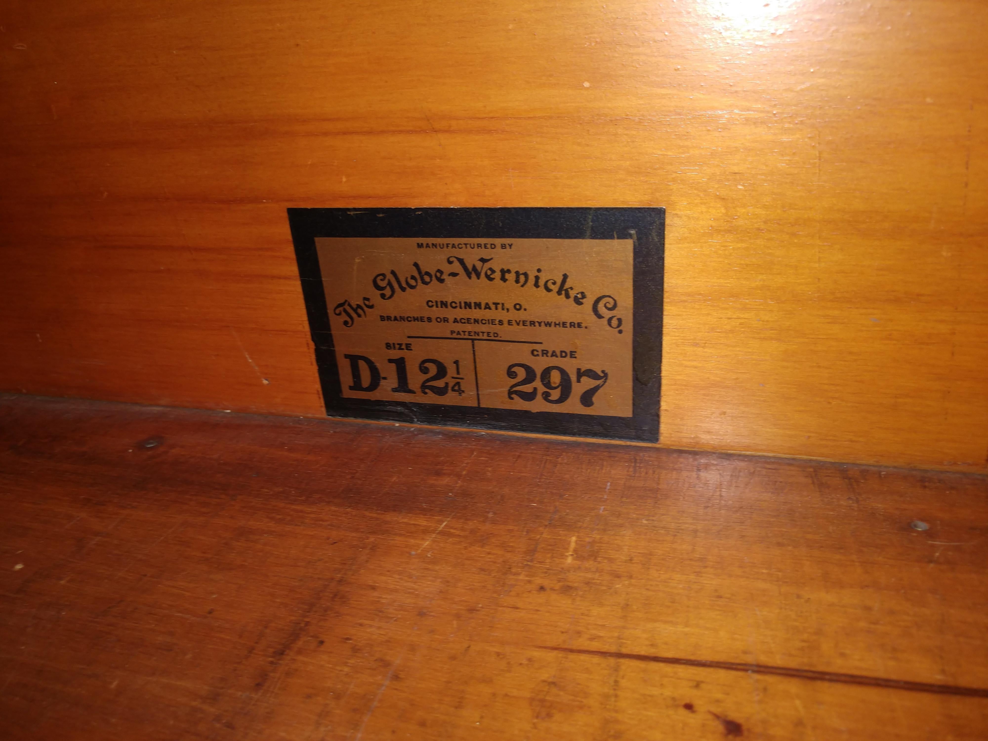 Globe Weinecke Leaded Glass 5 Section Barrister Bookcase In Good Condition In Port Jervis, NY