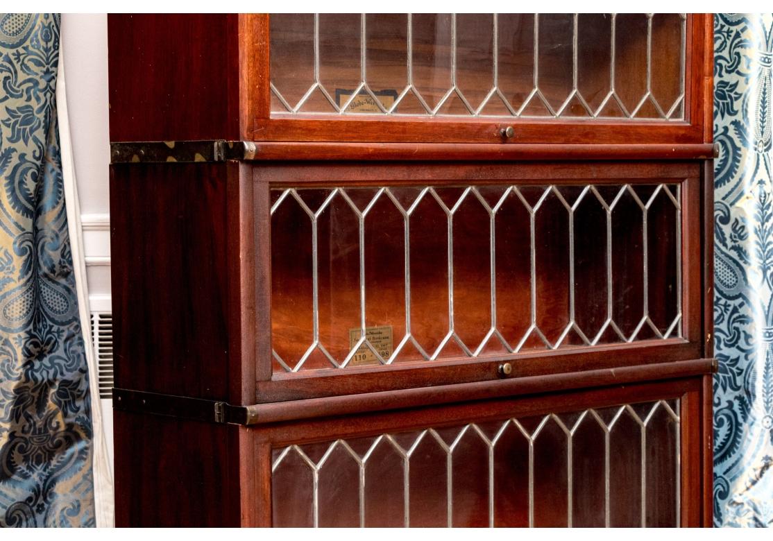 Laiton Globe Wernicke 4 Stack Barrister Sectional Bookcase With Leaded Glass Doors #2 (Bibliothèque sectionnelle avec portes en verre au plomb) en vente
