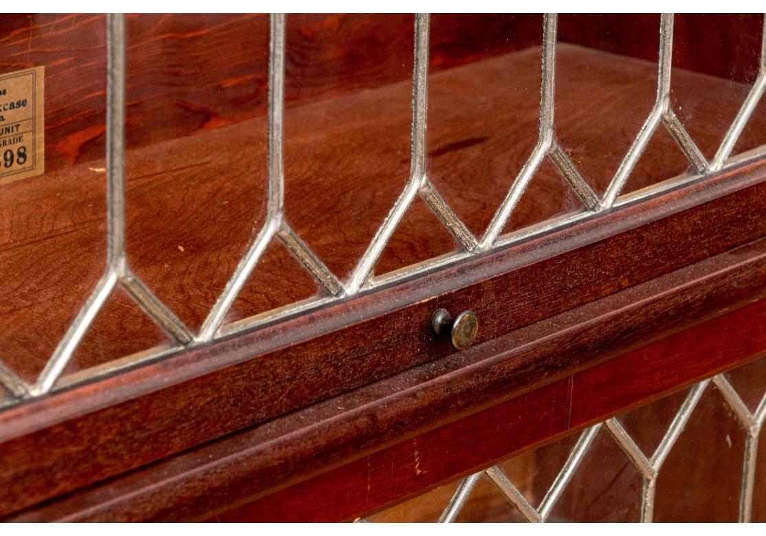 Globe Wernicke 4 Stack Barrister Sectional Bookcase With Leaded Glass Doors #2 (Bibliothèque sectionnelle avec portes en verre au plomb) en vente 1