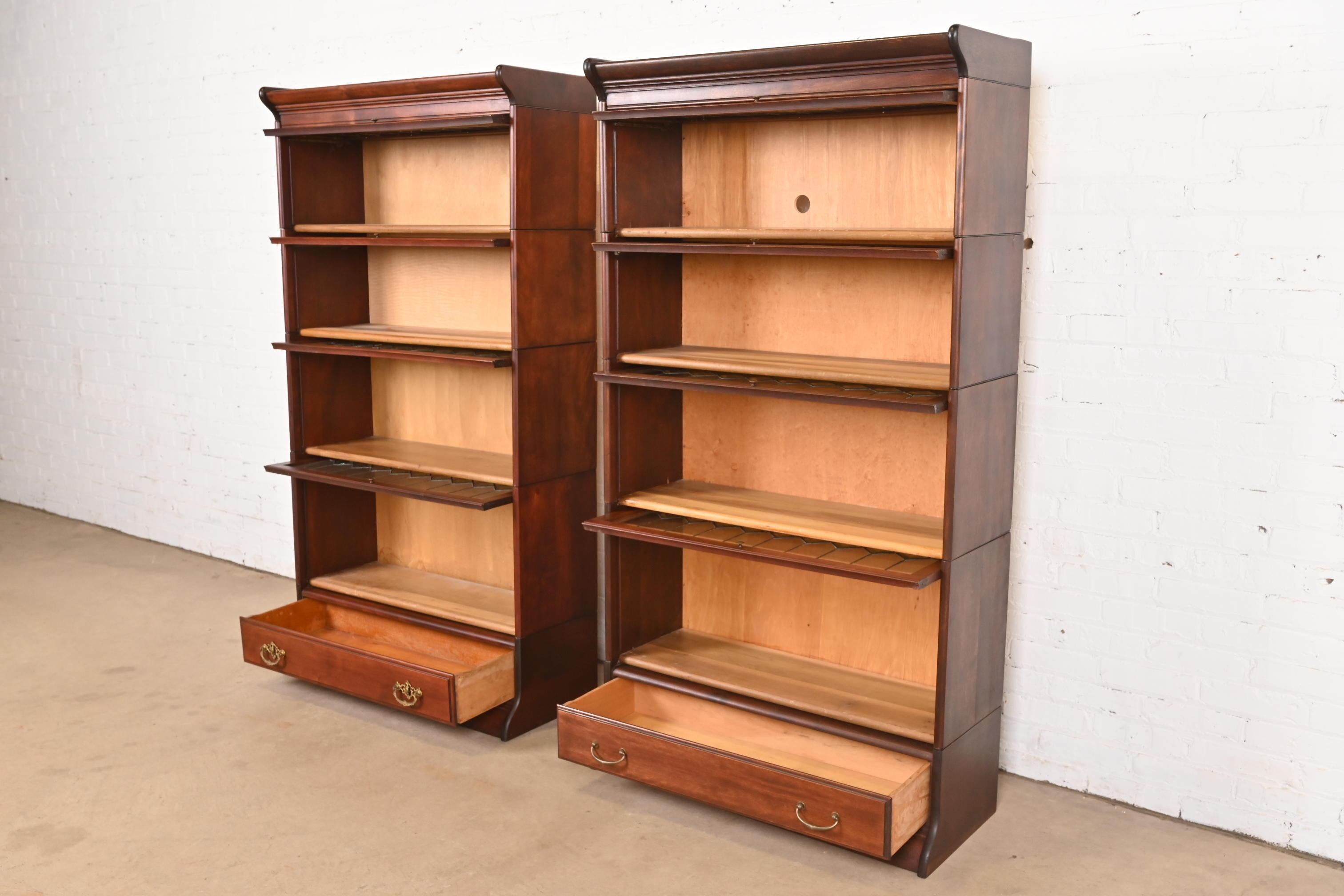Ottone Globe Wernicke - Librerie a quattro ripiani in mogano di arte e artigianato antico in vendita