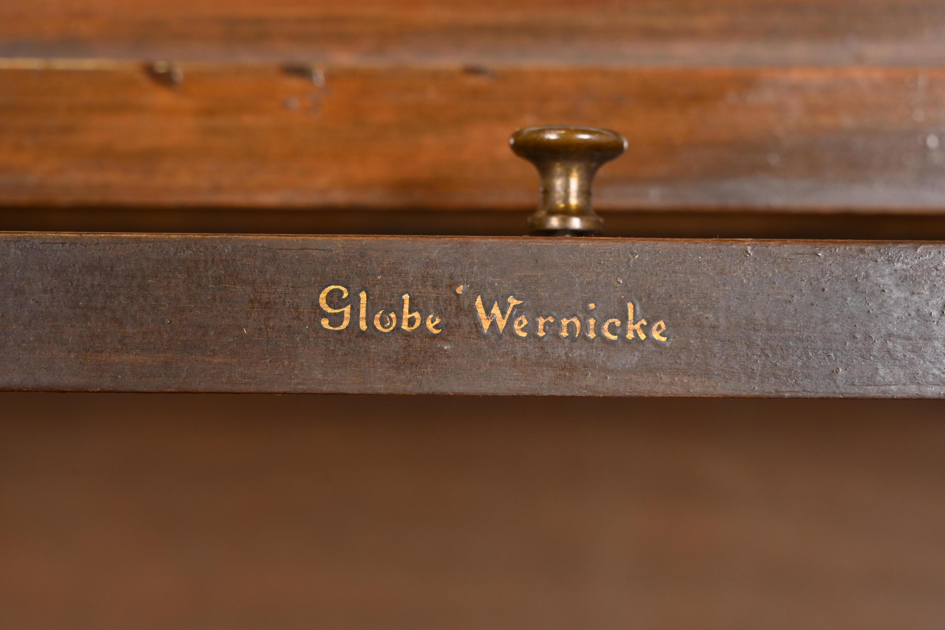 Globe Wernicke Ancienne bibliothèque de barriste à cinq niveaux en noyer Arts & Crafts en vente 1