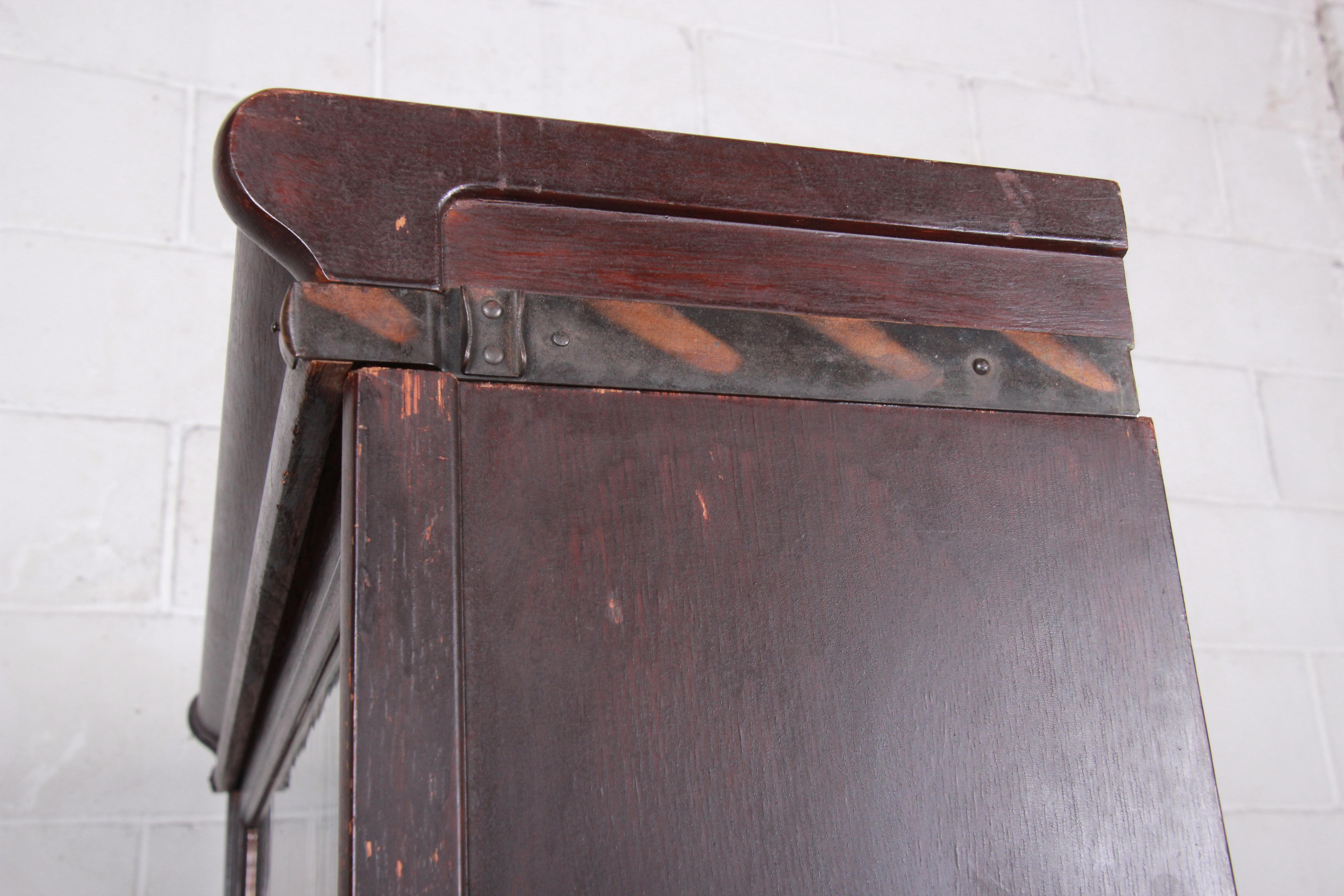 Arts and Crafts Globe-Wernicke Antique Five-Stack Dark Oak Barrister Bookcase, circa 1920s