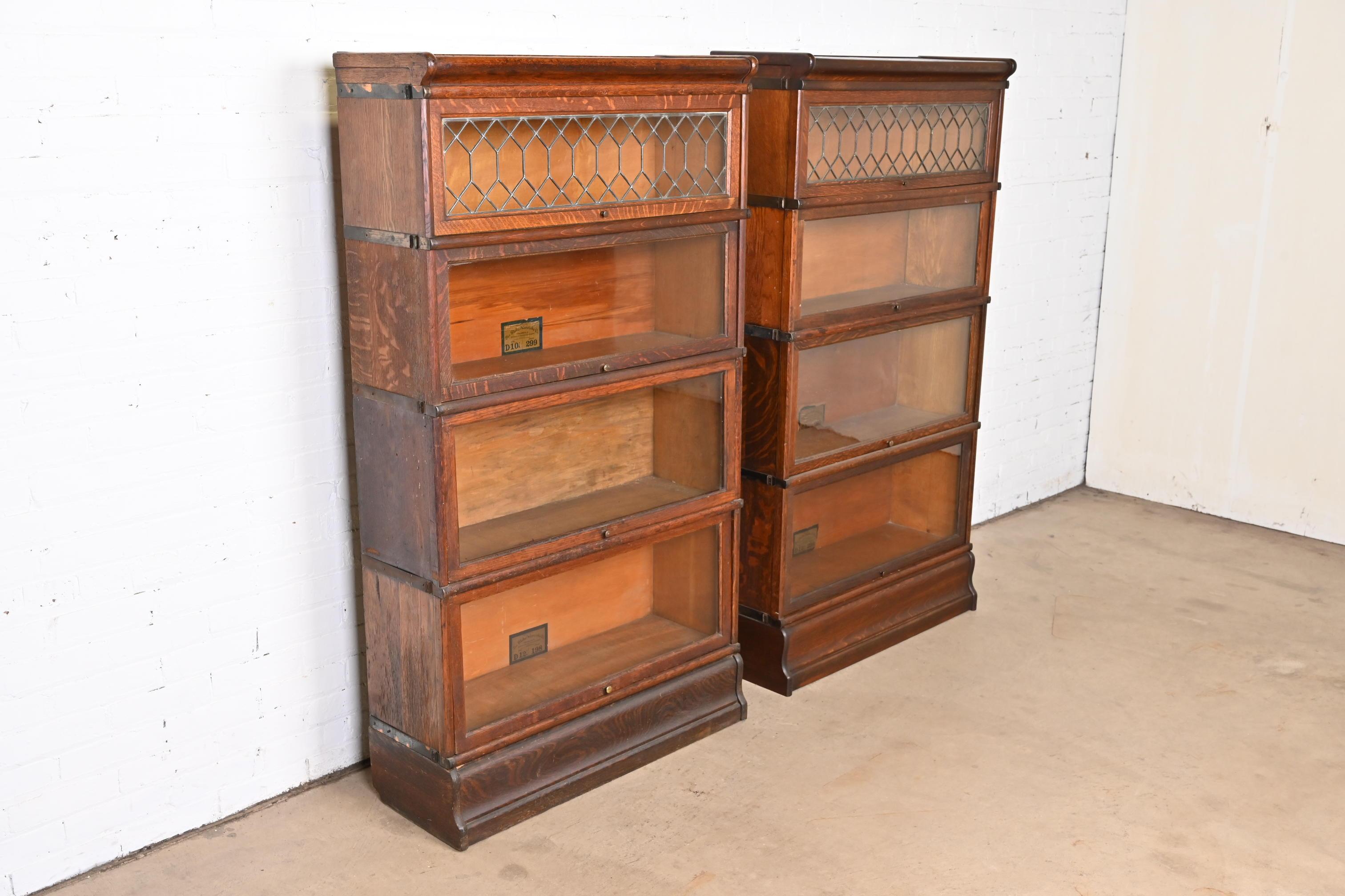 Globe Wernicke Arts & Crafts Oak Barrister Bookcases With Leaded Glass, Pair In Good Condition In South Bend, IN
