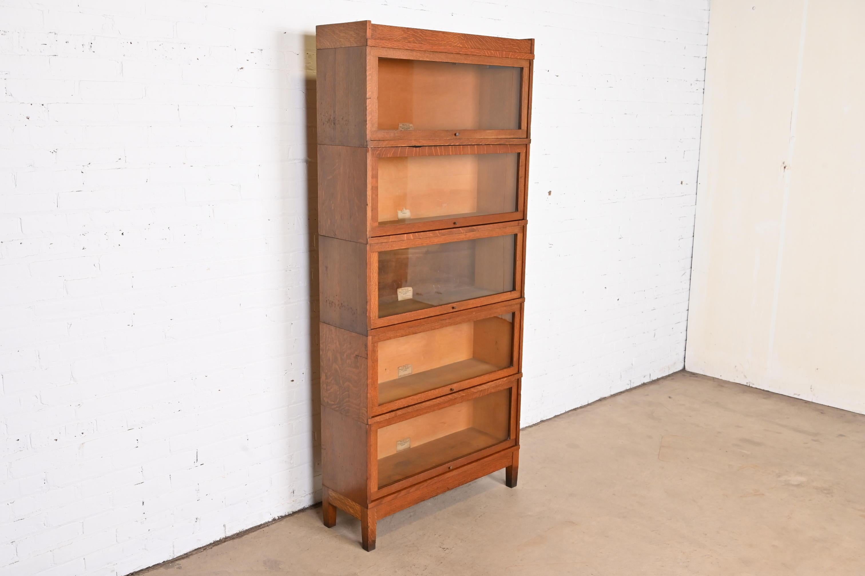 Globe Wernicke Arts & Crafts Oak Five-Stack Barrister Bookcase, circa 1920s In Good Condition In South Bend, IN