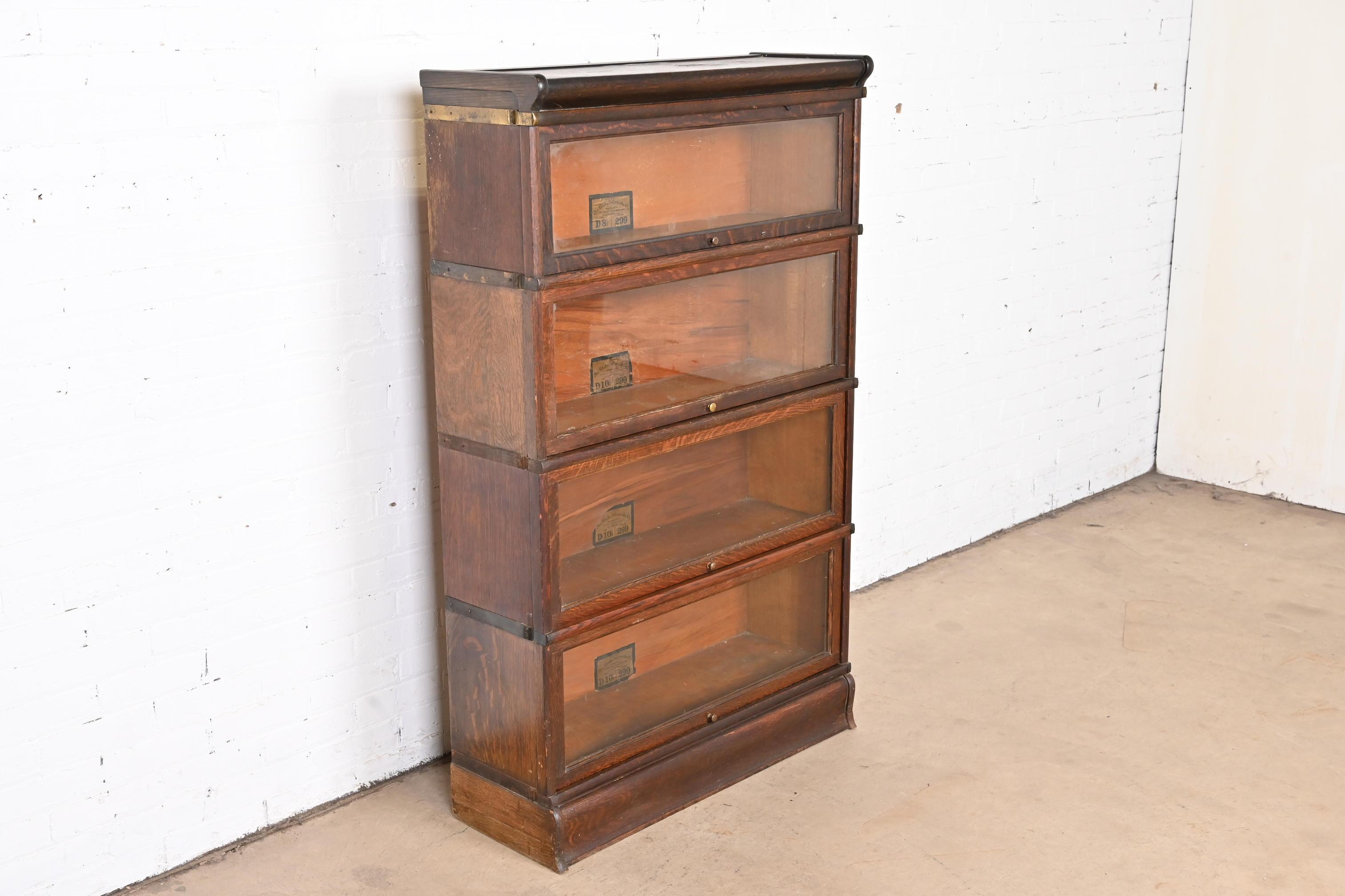 Globe Wernicke Arts & Crafts Oak Four-Stack Barrister Bookcase, circa 1920s In Good Condition In South Bend, IN