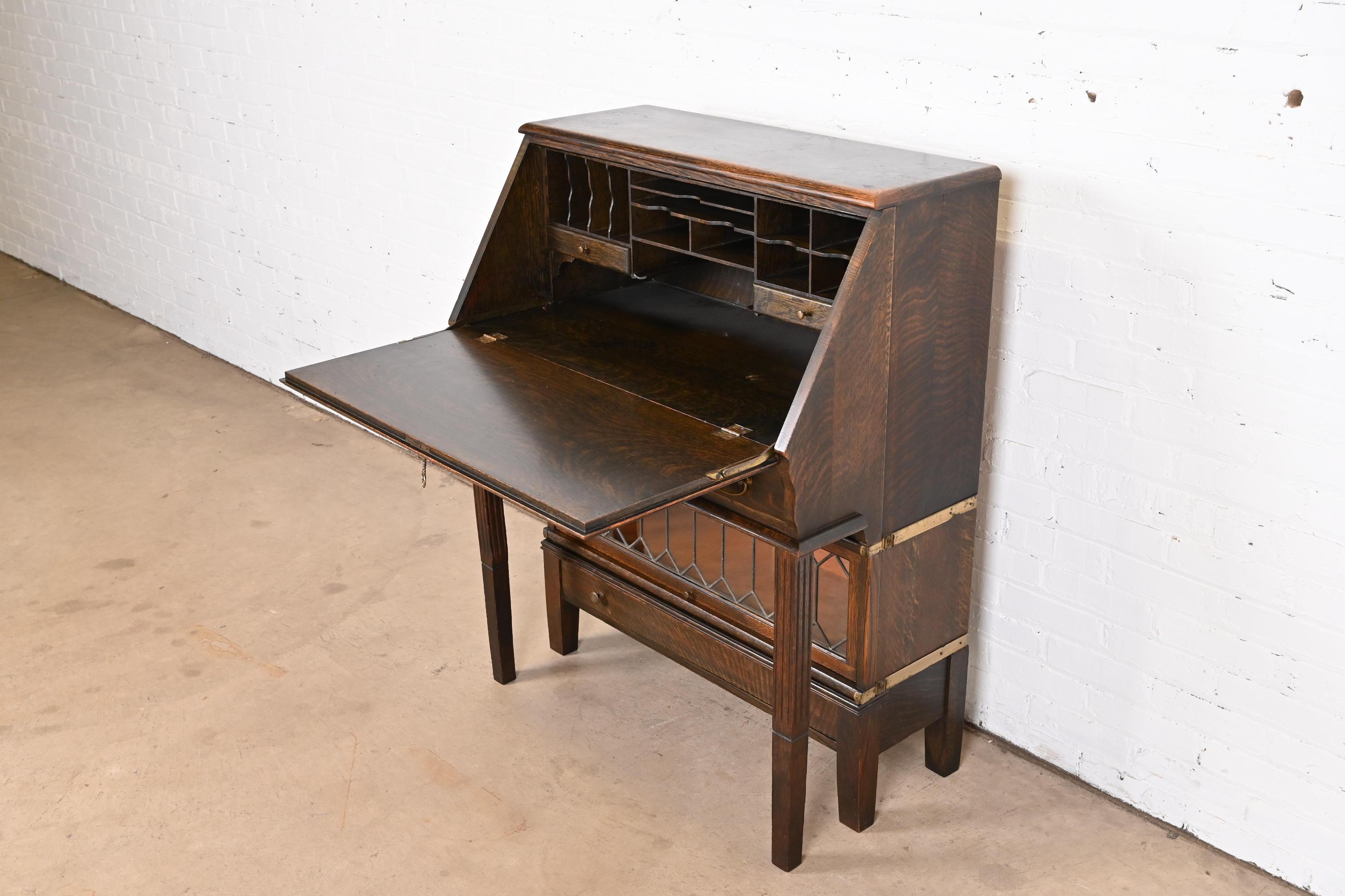 Globe Wernicke Arts & Crafts Oak Secretary Desk with Leaded Glass Bookcase In Good Condition In South Bend, IN