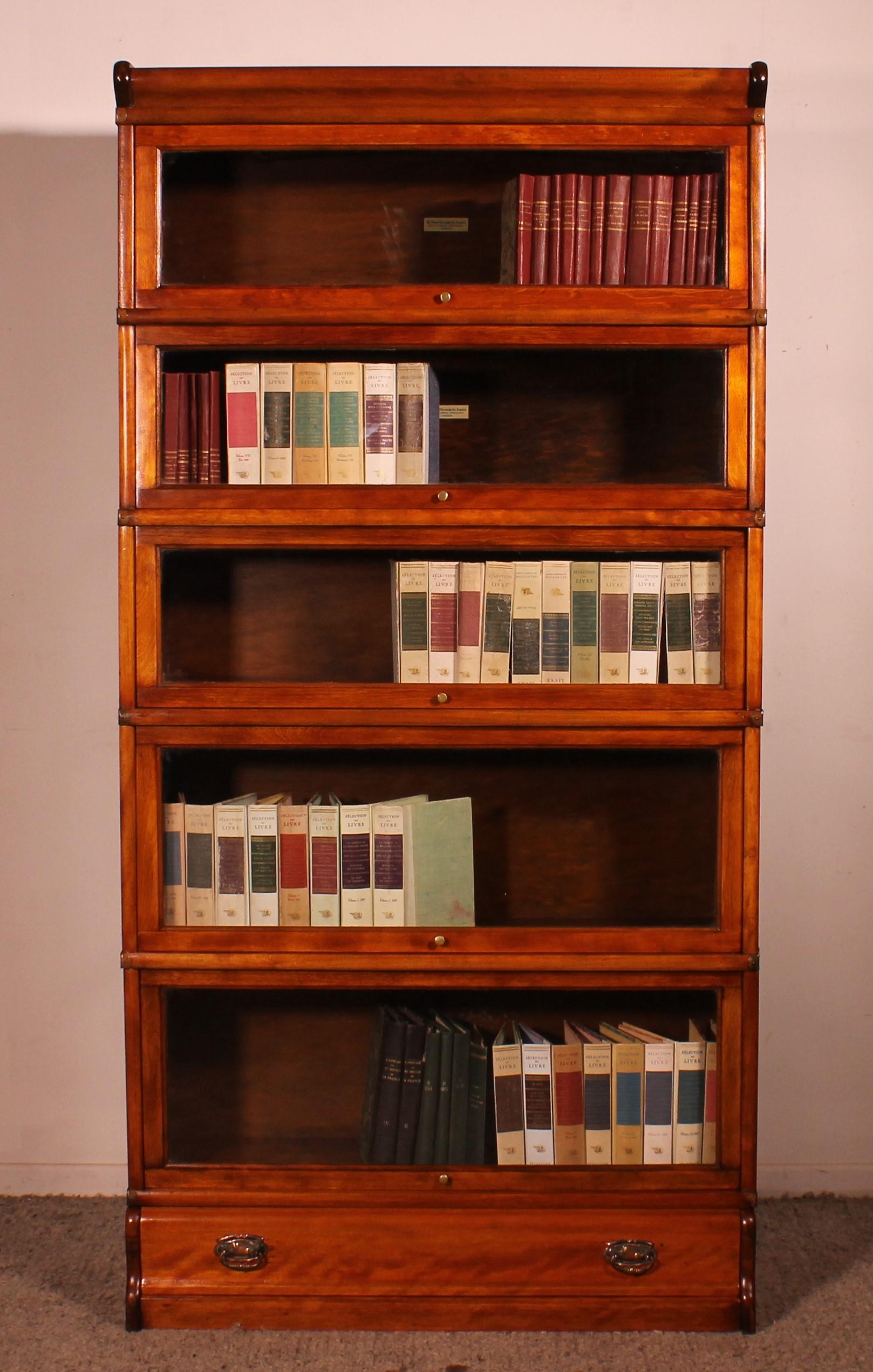 Globe Wernicke Bookcase In Fruit Wood Of 5 Elements With Drawer In Good Condition For Sale In Brussels, Brussels