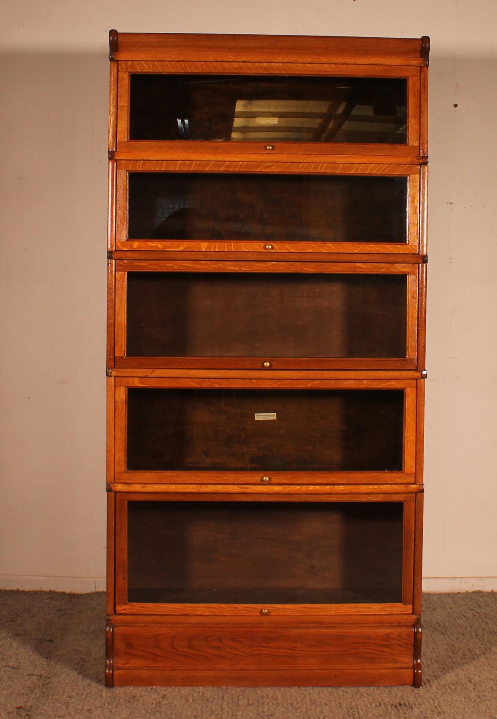 Elegante libreria in rovere Globe Wernicke London della fine del XIX secolo - inizio XX secolo proveniente dall'Inghilterra e composta da 5 elementi

Bellissimo modello di grandi dimensioni composto da una base e un piano stampati e da 5 elementi in