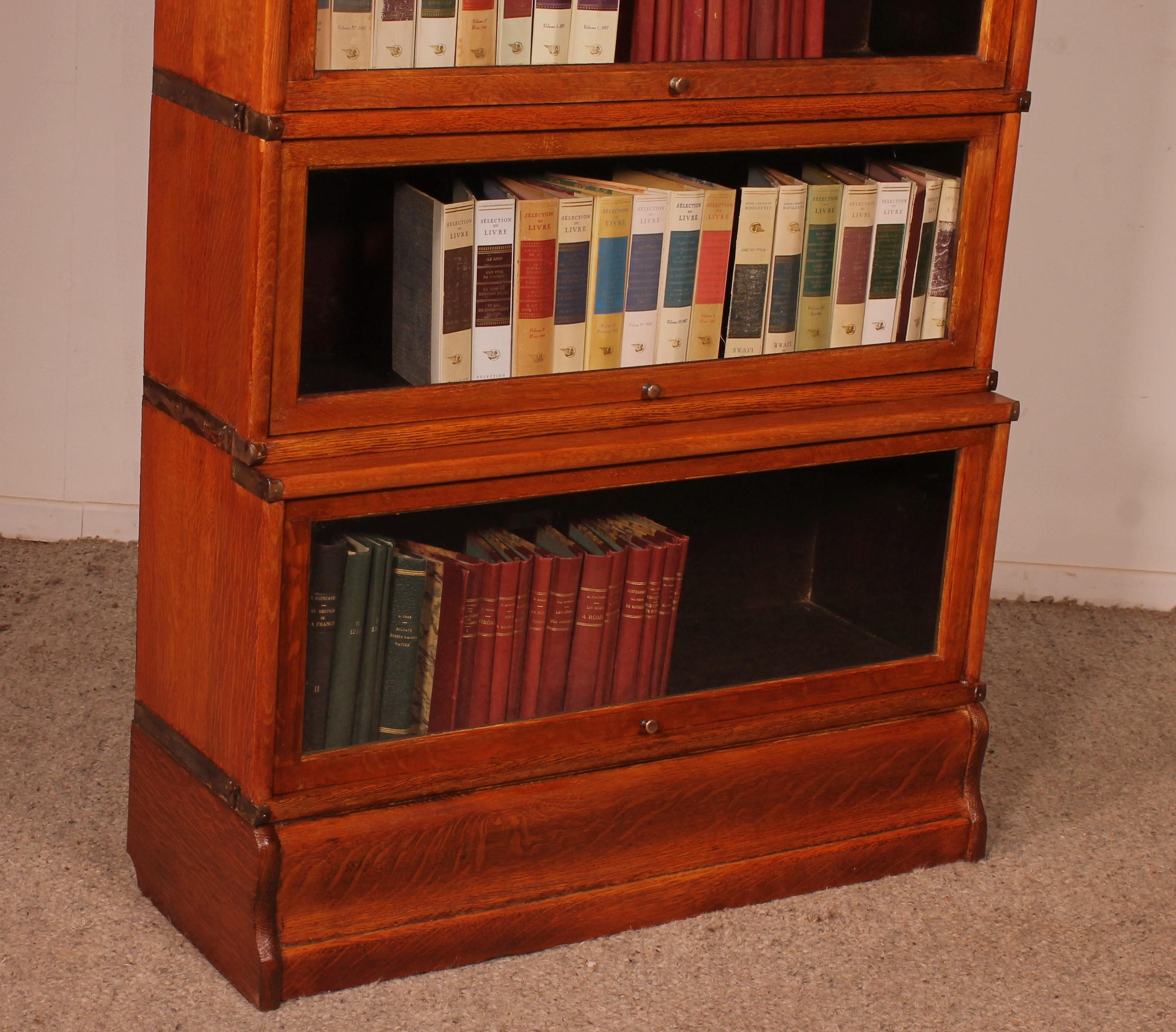 British Globe Wernicke Bookcase In Oak Of 4 Elements With A Advanced Lower Part For Sale