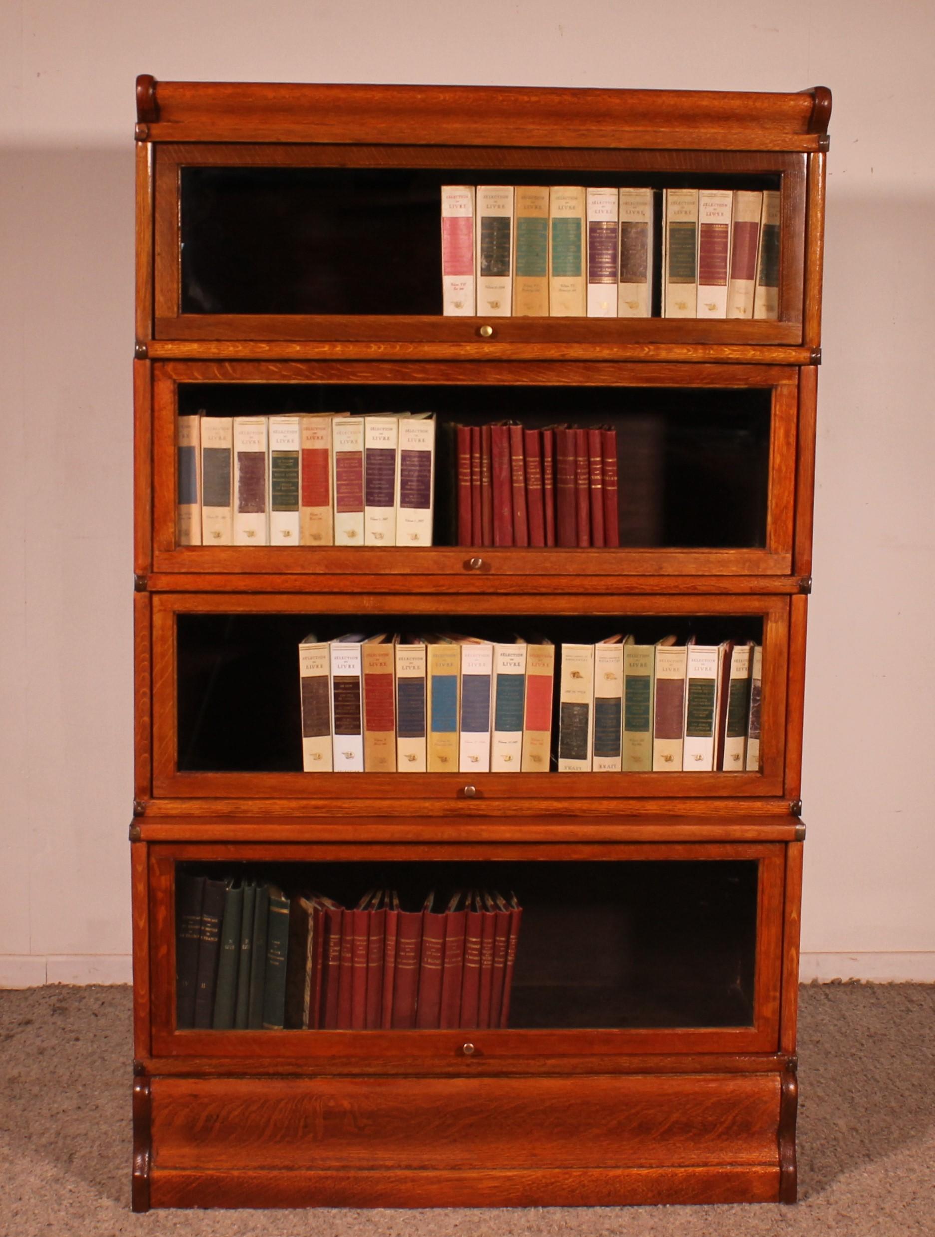 Globe Wernicke Bookcase In Oak Of 4 Elements With A Advanced Lower Part In Good Condition For Sale In Brussels, Brussels
