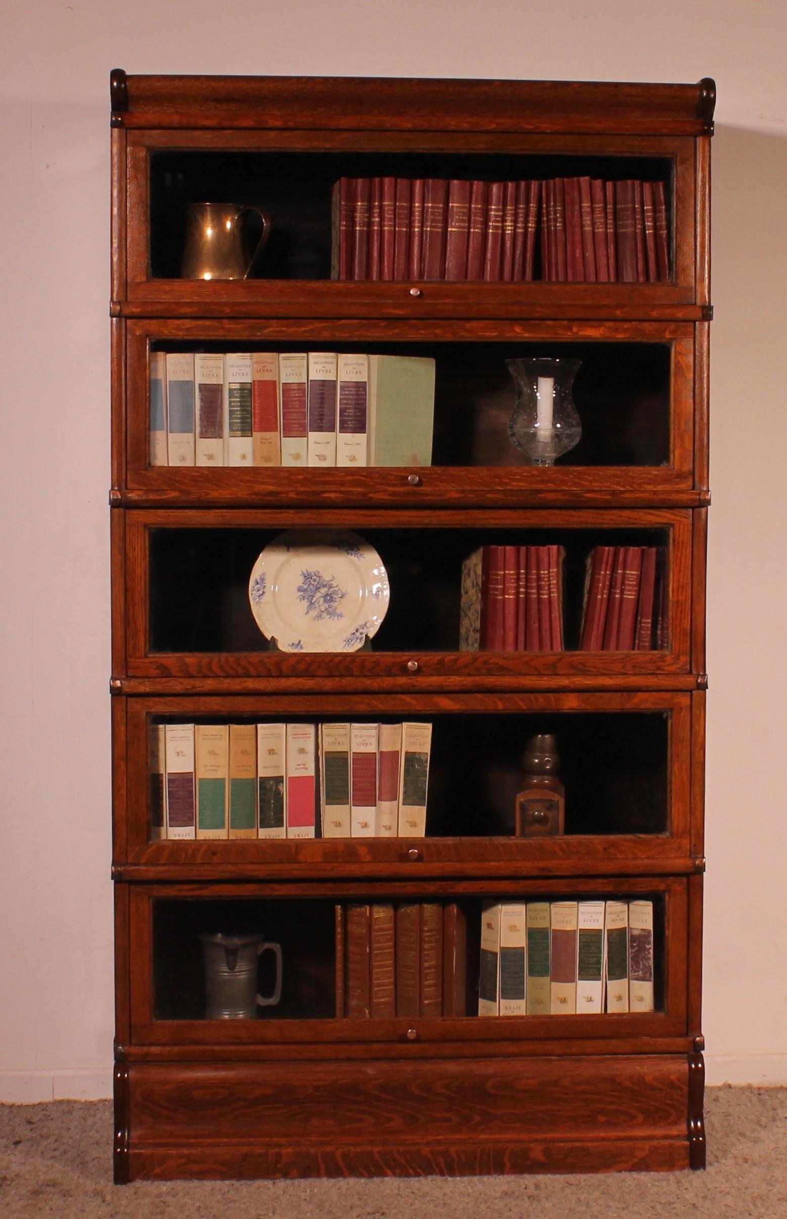Globe Wernicke Bookcase In Oak Of 5 Elements In Good Condition For Sale In Brussels, Brussels